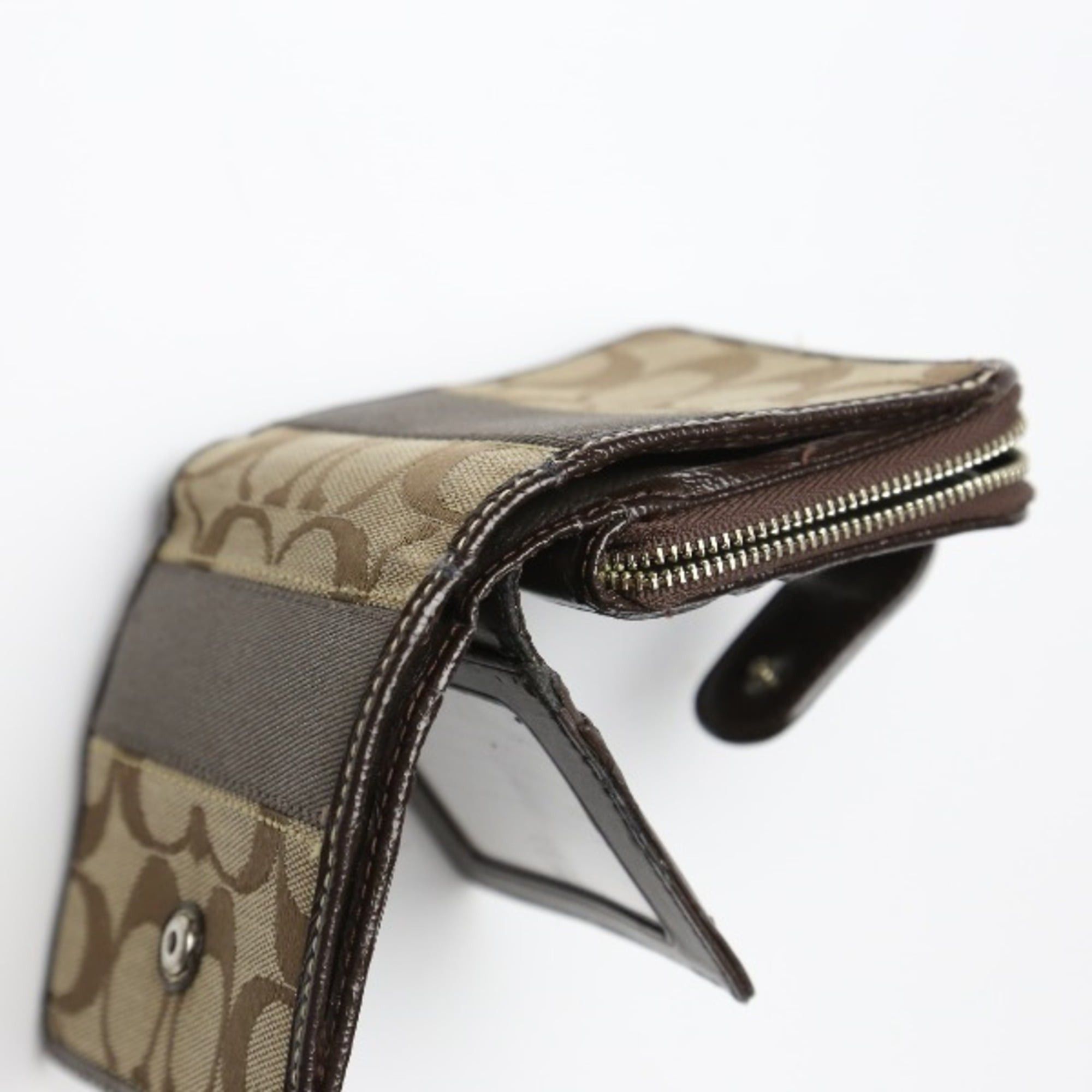Coach Coach bifold wallet in signature canvas and patent leather with a round zipper, brown Size ONE SIZE - 5 Thumbnail