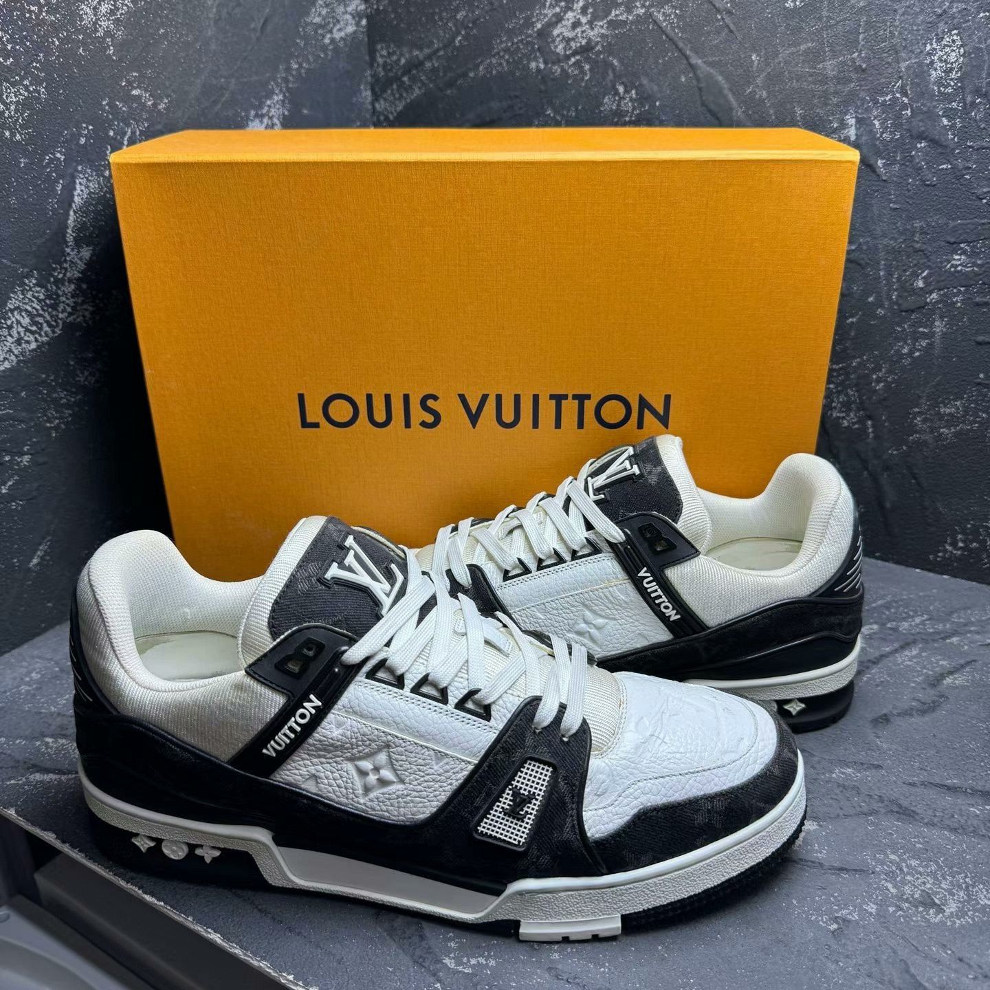 Louis Vuitton lv trainer black and white panda sneakers Size US 9.5 / EU 42-43 - 6 Thumbnail