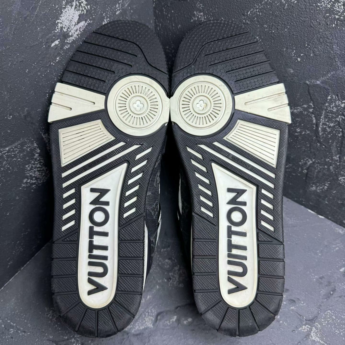 Louis Vuitton lv trainer black and white panda sneakers Size US 9.5 / EU 42-43 - 5 Thumbnail