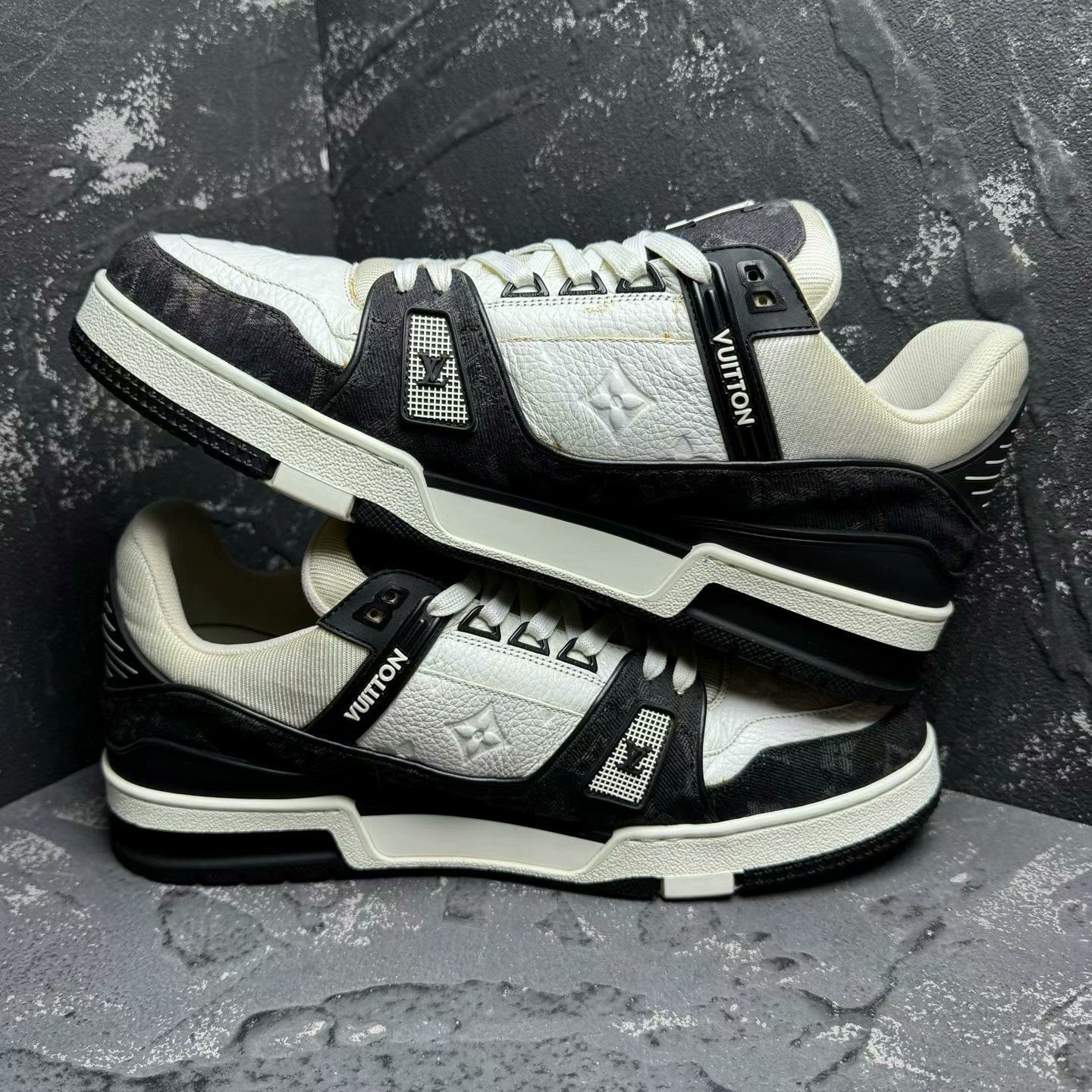 Louis Vuitton lv trainer black and white panda sneakers Size US 9.5 / EU 42-43 - 4 Thumbnail