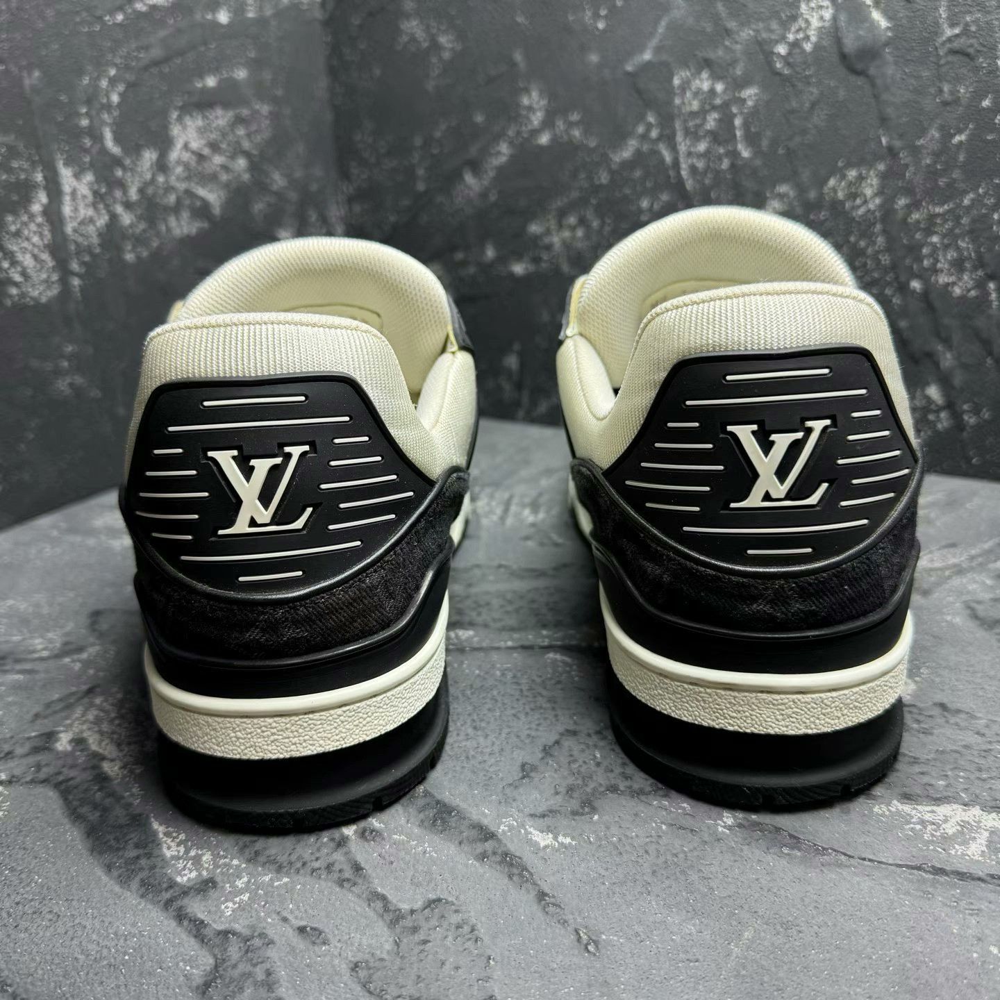 Louis Vuitton lv trainer black and white panda sneakers Size US 9.5 / EU 42-43 - 2 Thumbnail