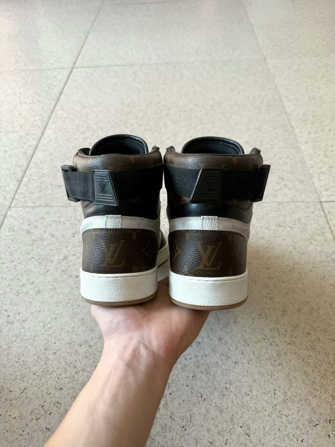 Louis Vuitton lv rivoli black and white high-top sneakers Size US 7 / EU 40 - 4 Thumbnail