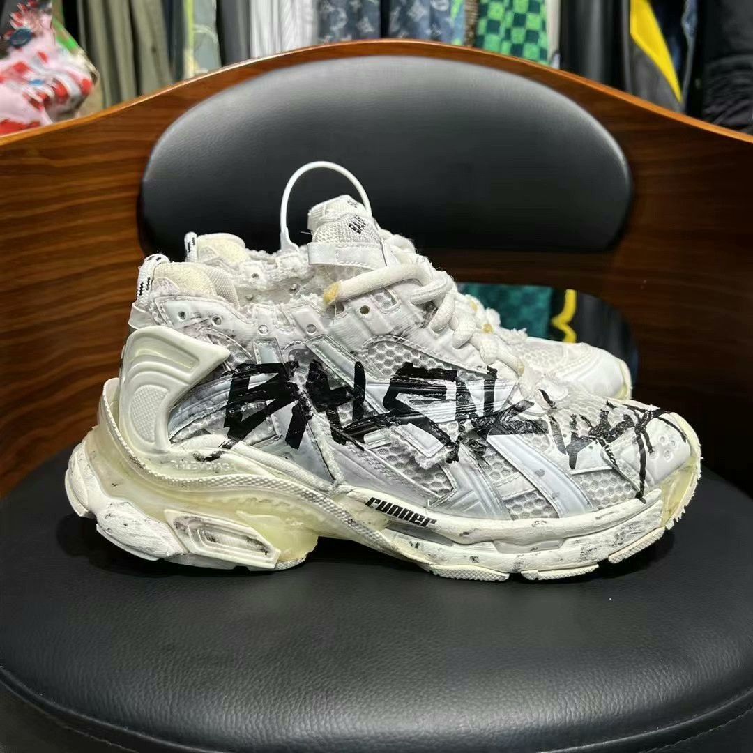 Balenciaga balenciaga runner sneakers with graffiti detailing Size US 5.5 / EU 38 - 4 Thumbnail
