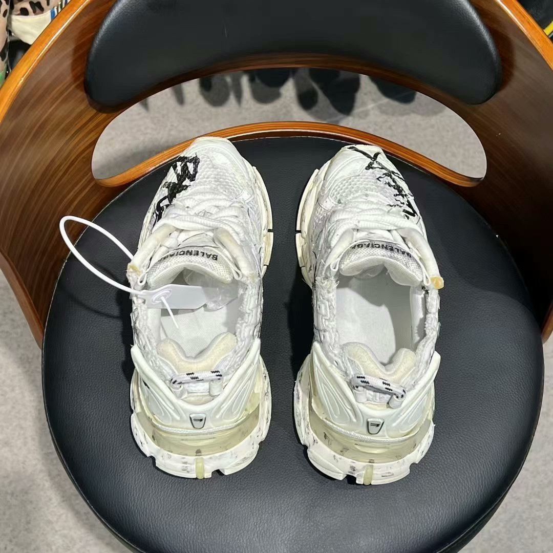 Balenciaga balenciaga runner sneakers with graffiti detailing Size US 5.5 / EU 38 - 7 Thumbnail