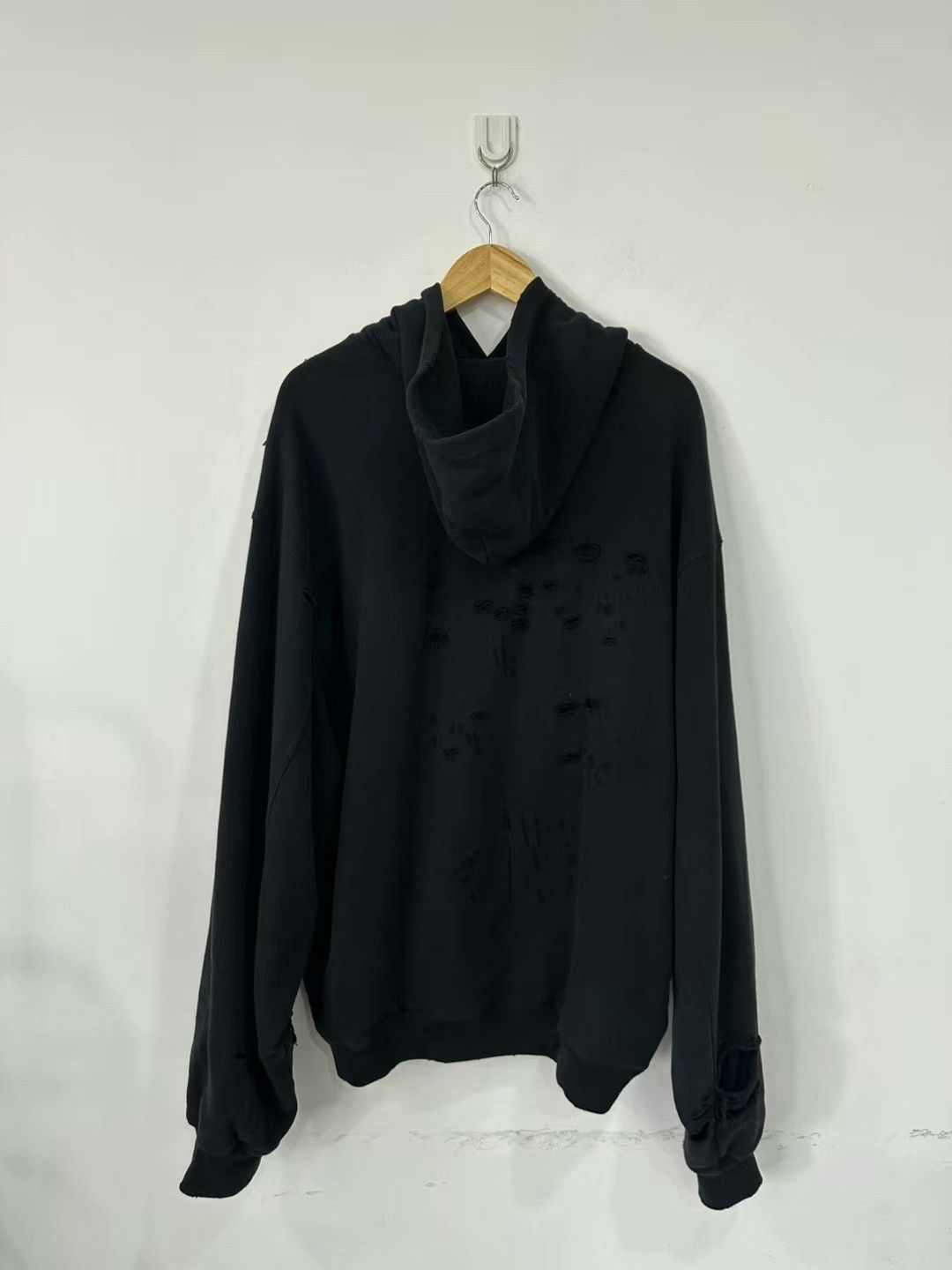 Balenciaga balenciaga oversized distressed hoodie size xs Size US XS / EU 42 / 0 - 2 Thumbnail