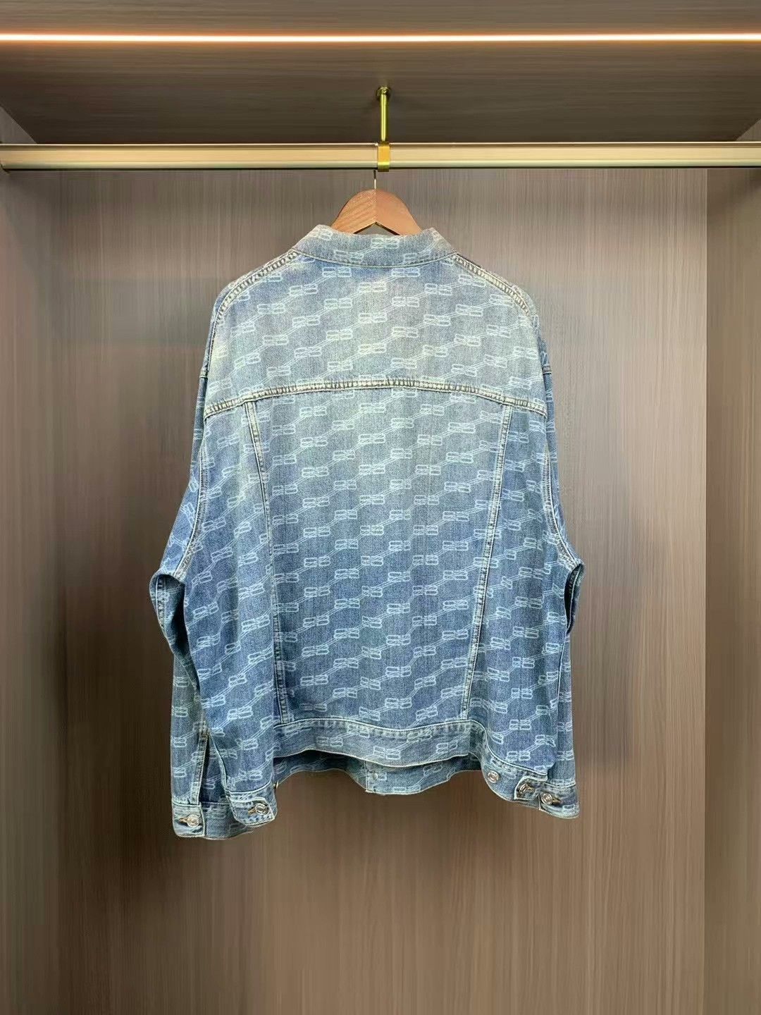 Balenciaga balenciaga all-over print denim jacket Size US L / EU 52-54 / 3 - 2 Thumbnail