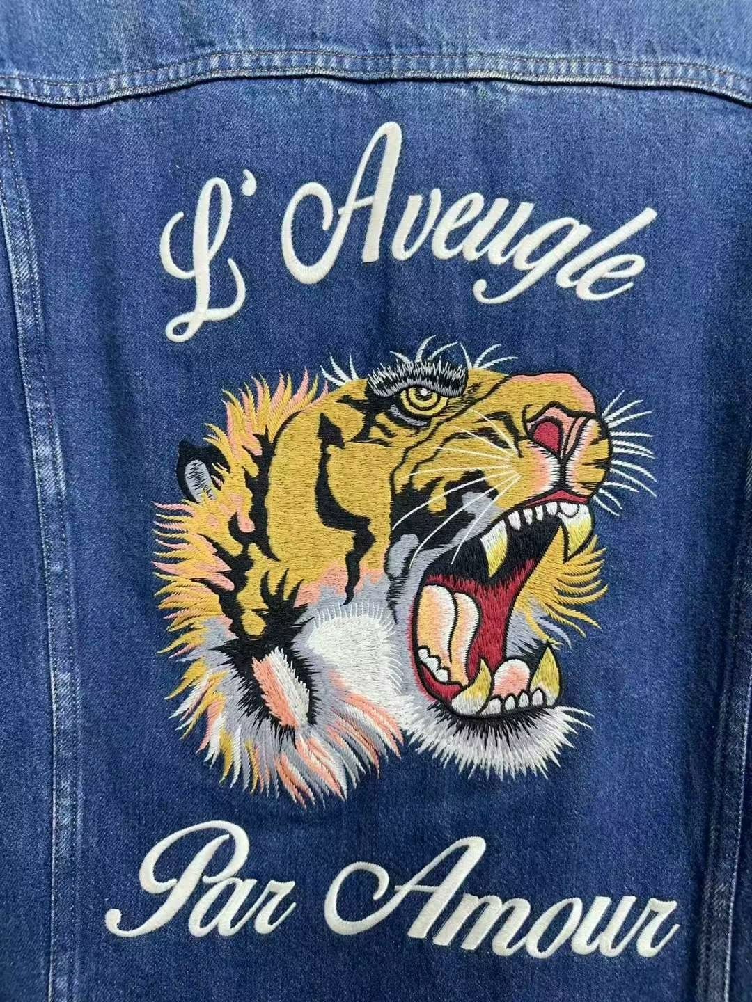 Gucci embroidered denim jacket with tiger design Size US L / EU 52-54 / 3 - 3 Thumbnail