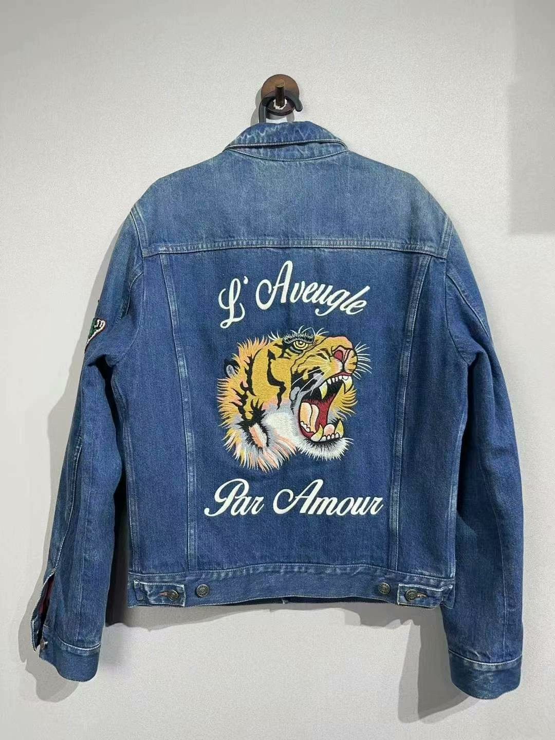 Gucci embroidered denim jacket with tiger design Size US L / EU 52-54 / 3 - 2 Thumbnail