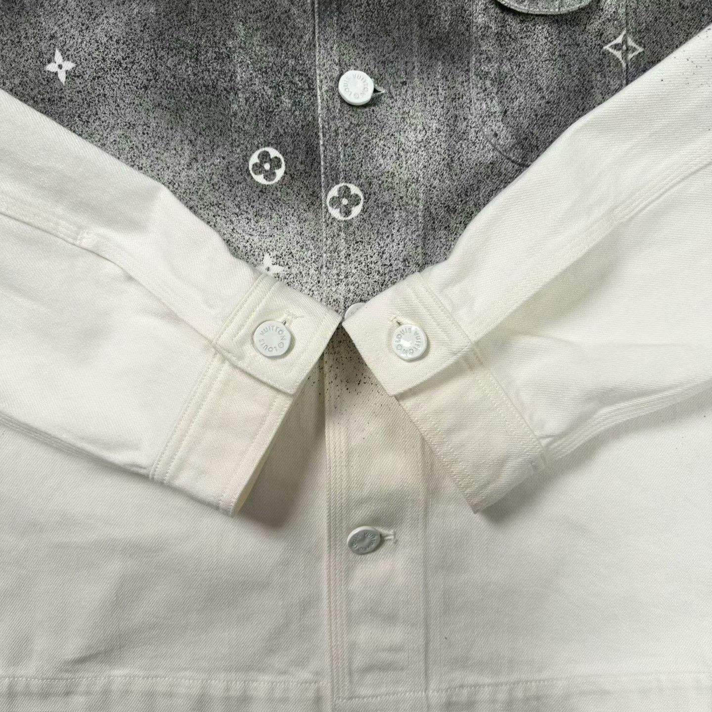 Louis Vuitton lv gray white gradient denim shirt Size US L / EU 52-54 / 3 - 6 Thumbnail