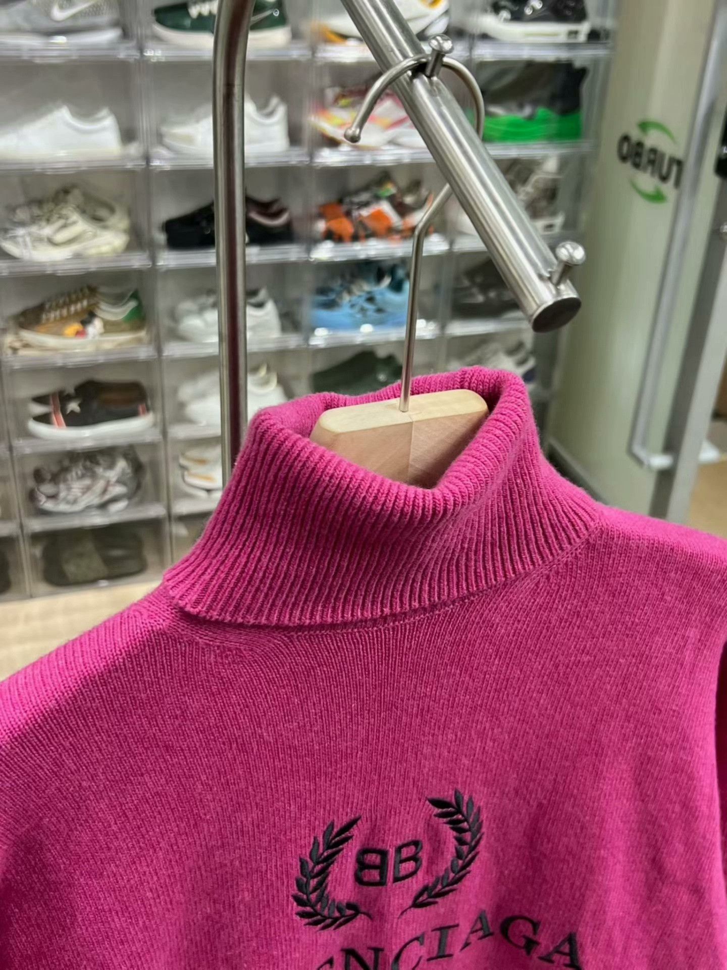 Balenciaga balenciaga pink turtleneck sweater size small Size S / US 4 / IT 40 - 3 Thumbnail