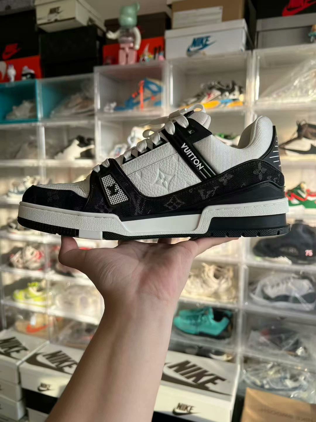 Louis Vuitton lv trainer black and white sneakers size 42 Size US 9 / EU 42 - 4 Thumbnail
