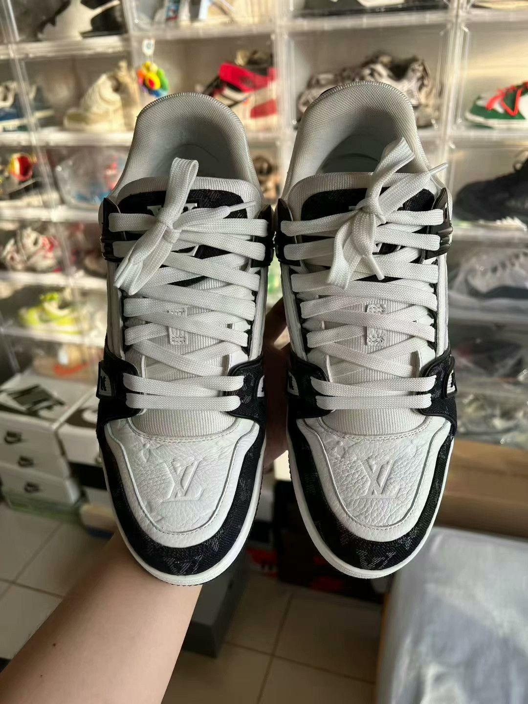 Louis Vuitton lv trainer black and white sneakers size 42 Size US 9 / EU 42 - 8 Thumbnail