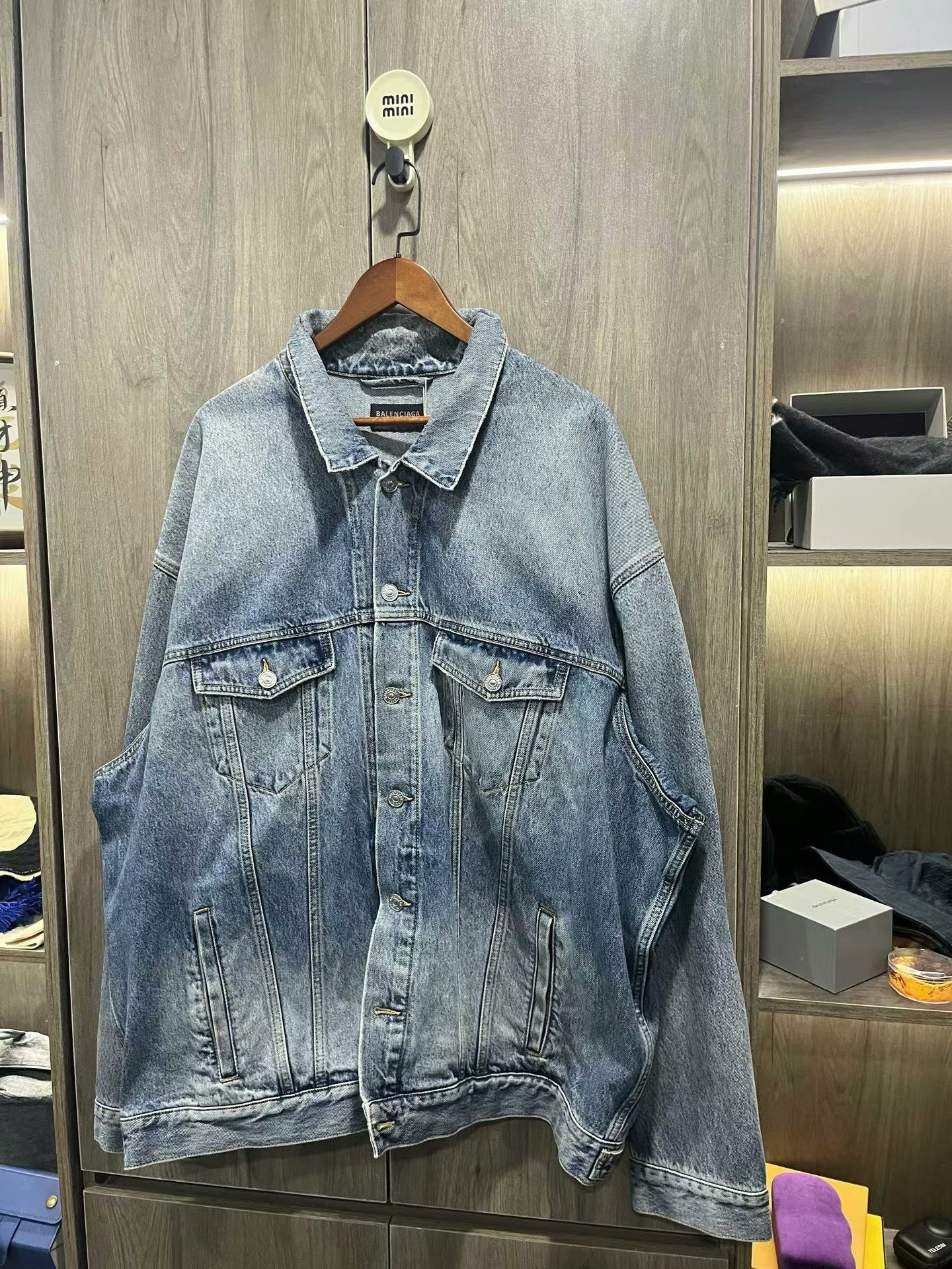 Balenciaga balenciaga back logo denim jacket Size US L / EU 52-54 / 3 - 2 Thumbnail
