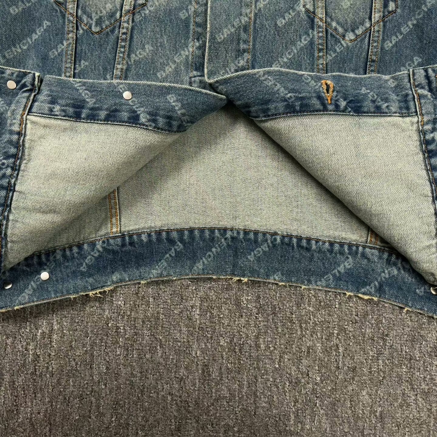 Balenciaga balenciaga blue distressed denim jacket xs Size US XS / EU 42 / 0 - 7 Thumbnail