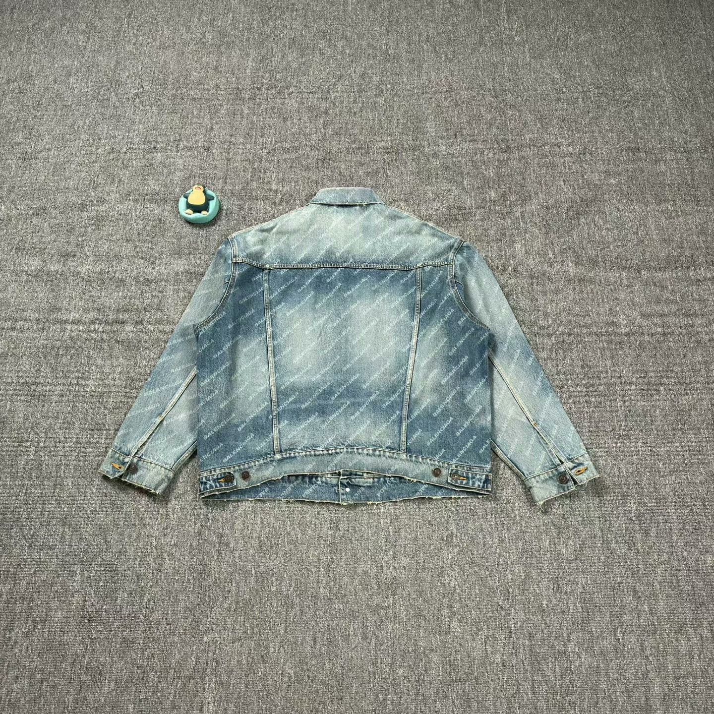 Balenciaga balenciaga blue distressed denim jacket xs Size US XS / EU 42 / 0 - 2 Thumbnail