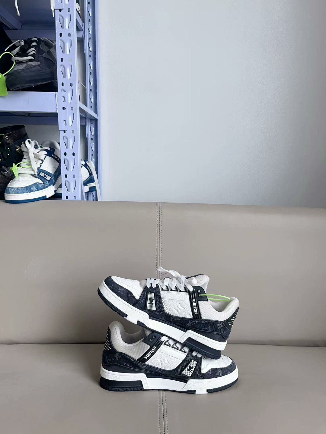 Louis Vuitton louis vuitton lv trainer black and white Size US 10.5 / EU 43-44 - 4 Thumbnail