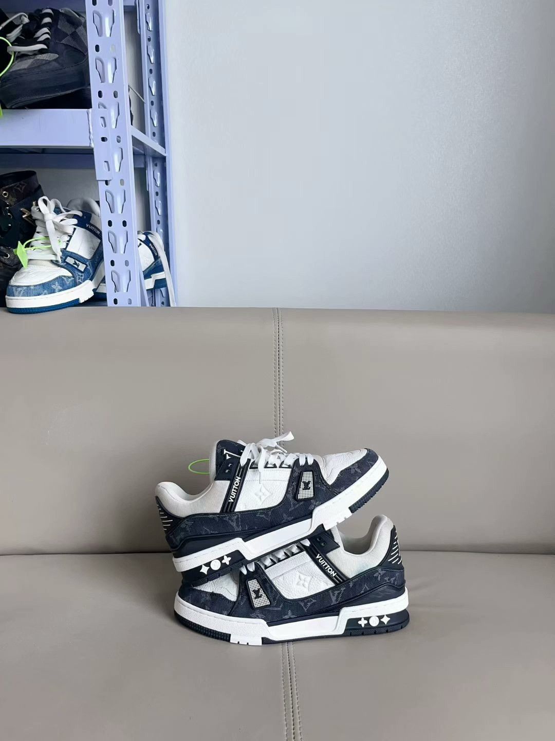 Louis Vuitton louis vuitton lv trainer black and white Size US 10.5 / EU 43-44 - 6 Thumbnail