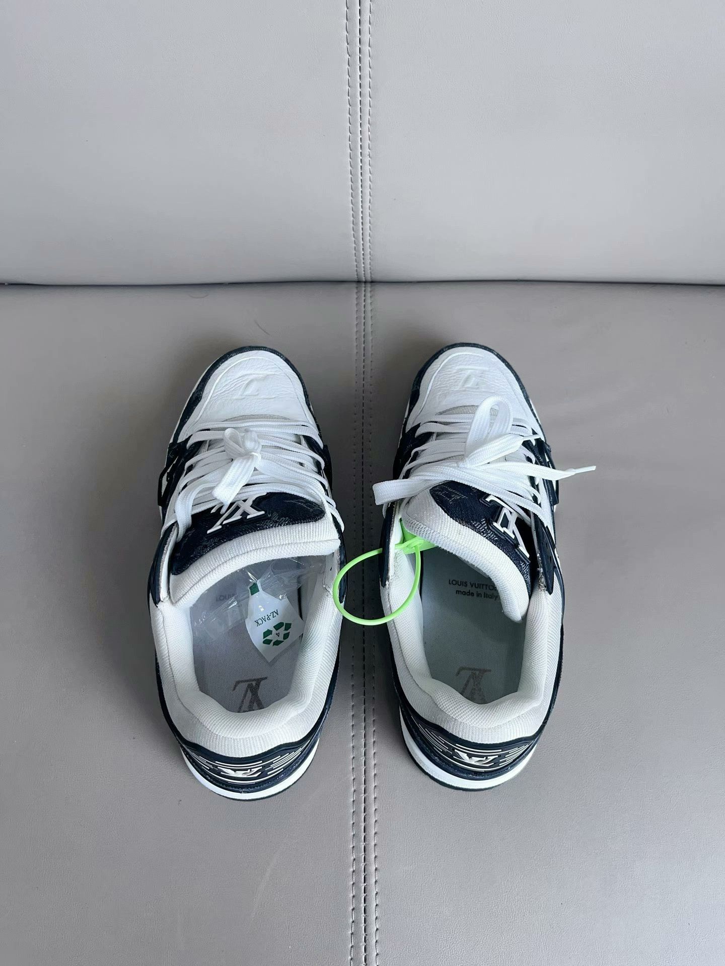 Louis Vuitton louis vuitton lv trainer black and white Size US 10.5 / EU 43-44 - 3 Thumbnail