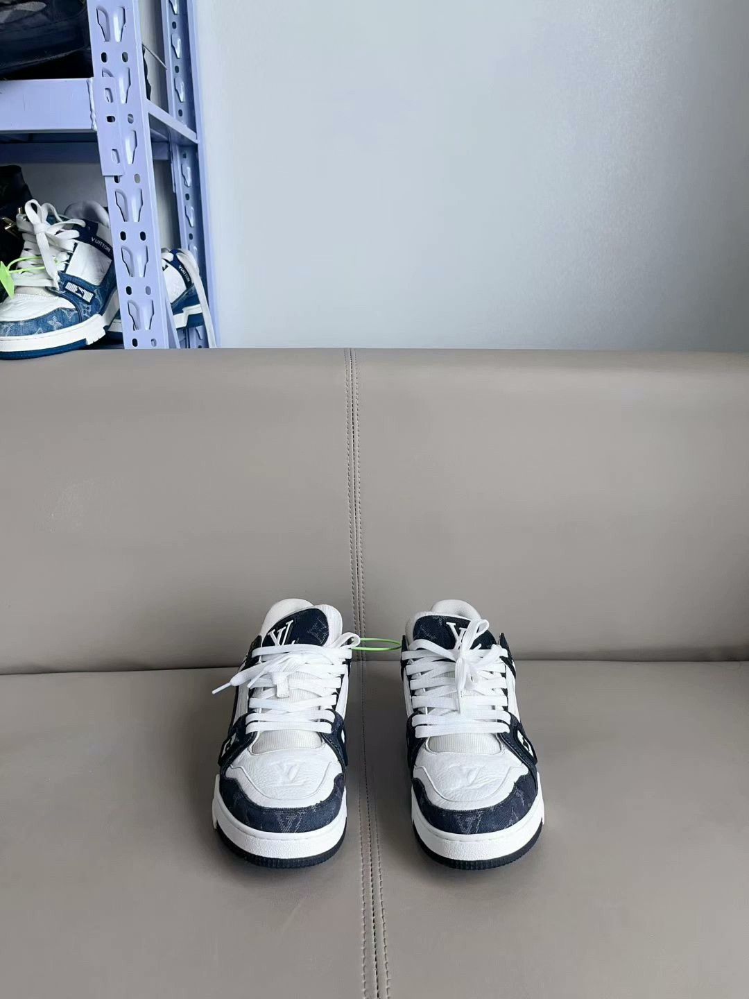 Louis Vuitton louis vuitton lv trainer black and white Size US 10.5 / EU 43-44 - 5 Thumbnail