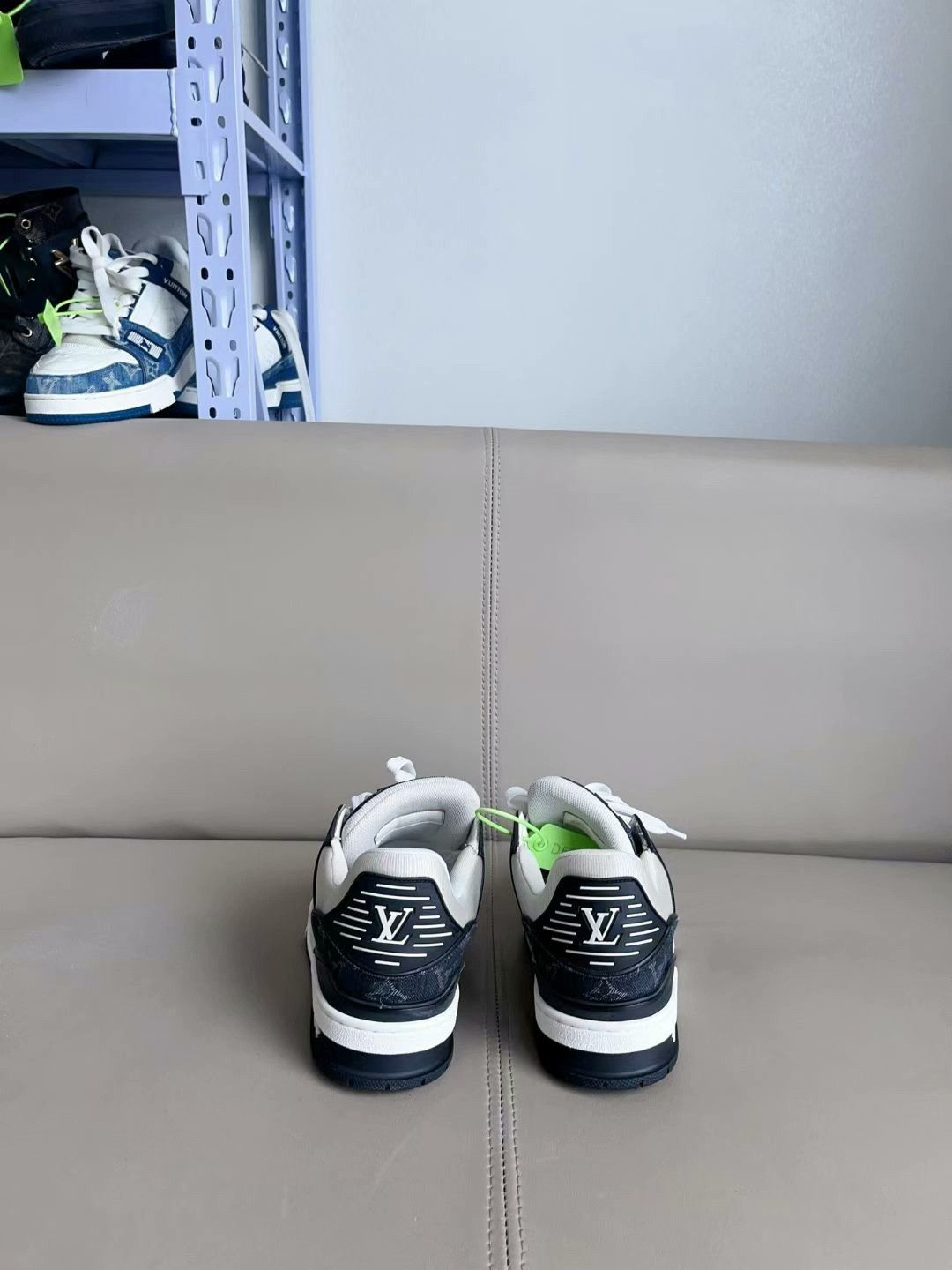 Louis Vuitton louis vuitton lv trainer black and white Size US 10.5 / EU 43-44 - 2 Thumbnail