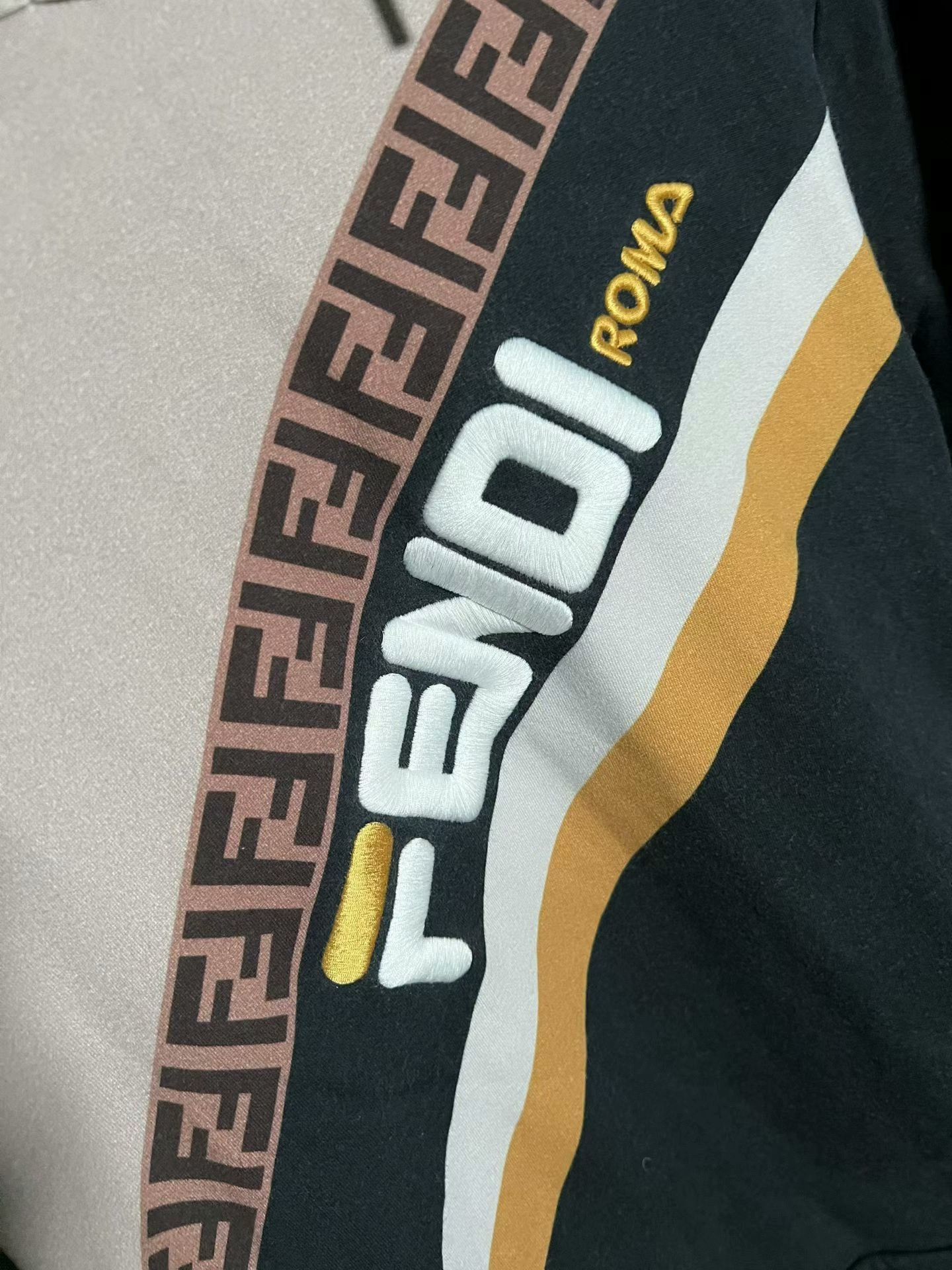 Fendi Fendi Black Logo Hooded Sweatshirt Medium Size Size US M / EU 48-50 / 2 - 3 Thumbnail