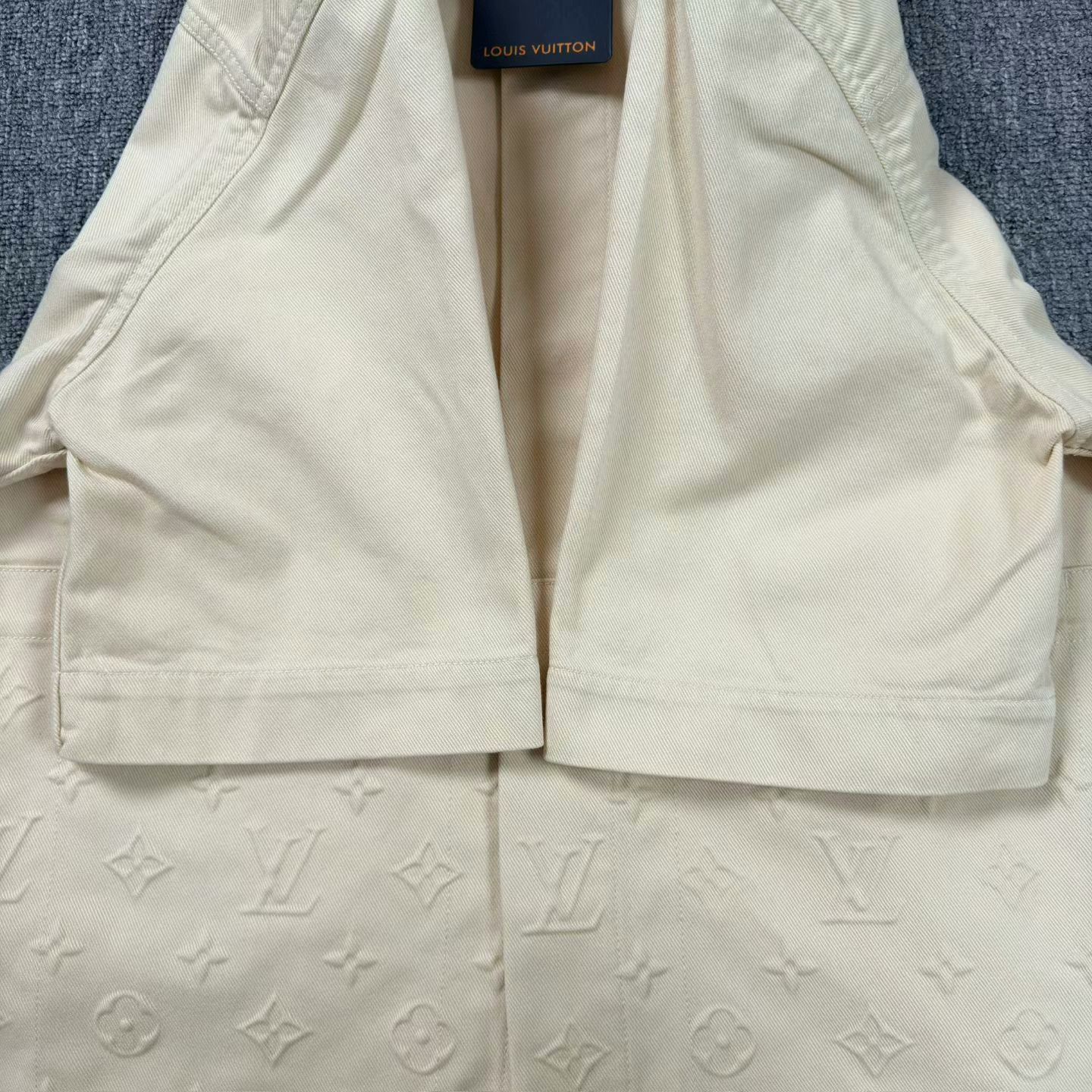 Louis Vuitton beige short sleeve printed shirt by LV Size US M / EU 48-50 / 2 - 6 Thumbnail