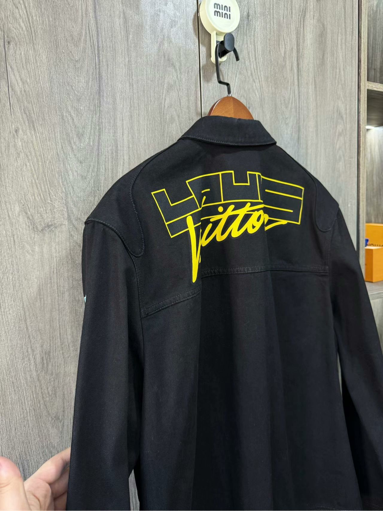 Louis Vuitton louis vuitton black logo denim jacket size 52 Size US L / EU 52-54 / 3 - 5 Thumbnail