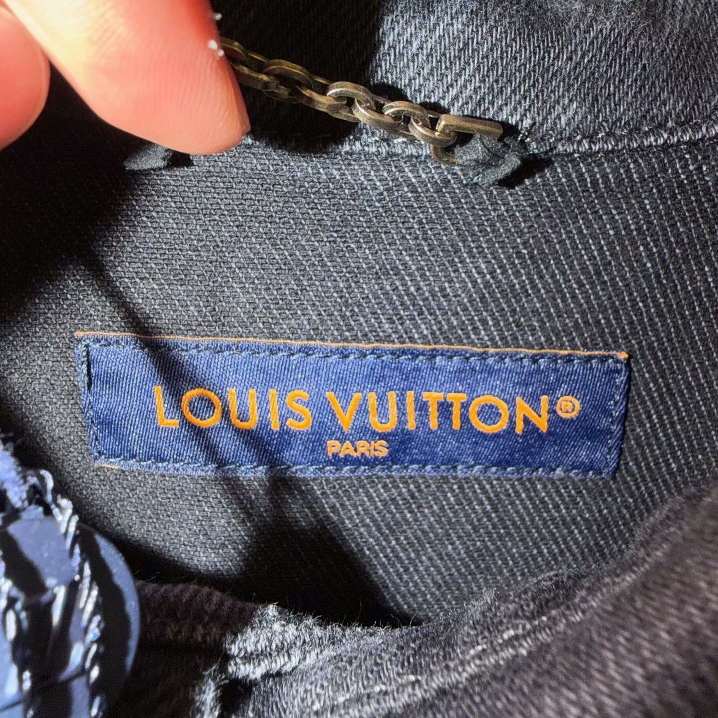 Louis Vuitton new louis vuitton embossed denim jacket Size US M / EU 48-50 / 2 - 4 Thumbnail
