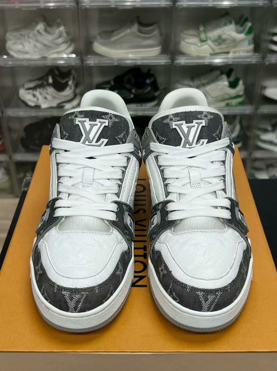 Louis Vuitton lv trainer gray and white sneakers uk7 Size US 8 / EU 41 - 2 Thumbnail