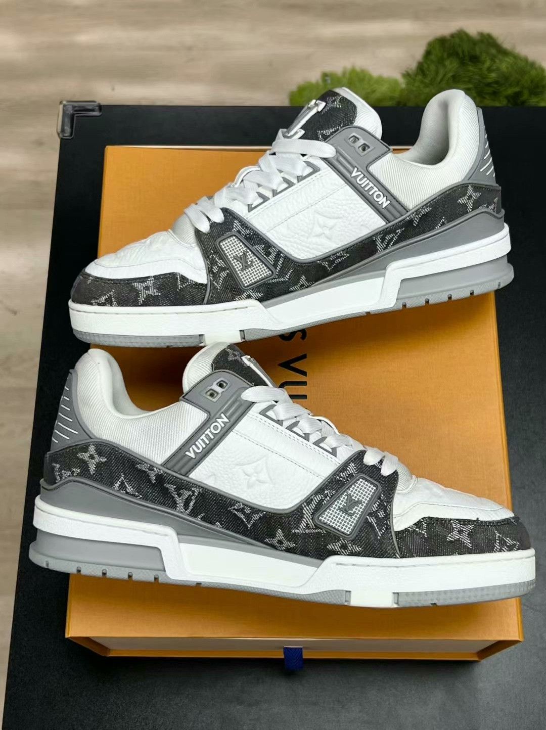 Louis Vuitton lv trainer gray and white sneakers uk7 Size US 8 / EU 41 - 6 Thumbnail
