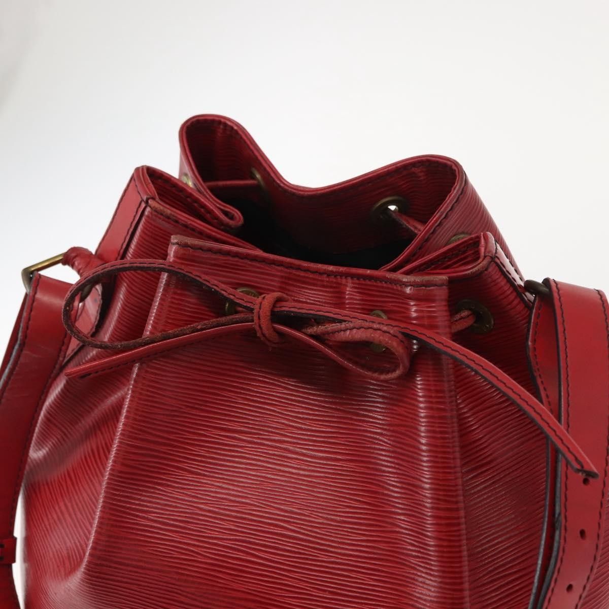 Louis Vuitton Louis Vuitton Petit Noe Handbag Epi Leather Size ONE SIZE - 16 Thumbnail
