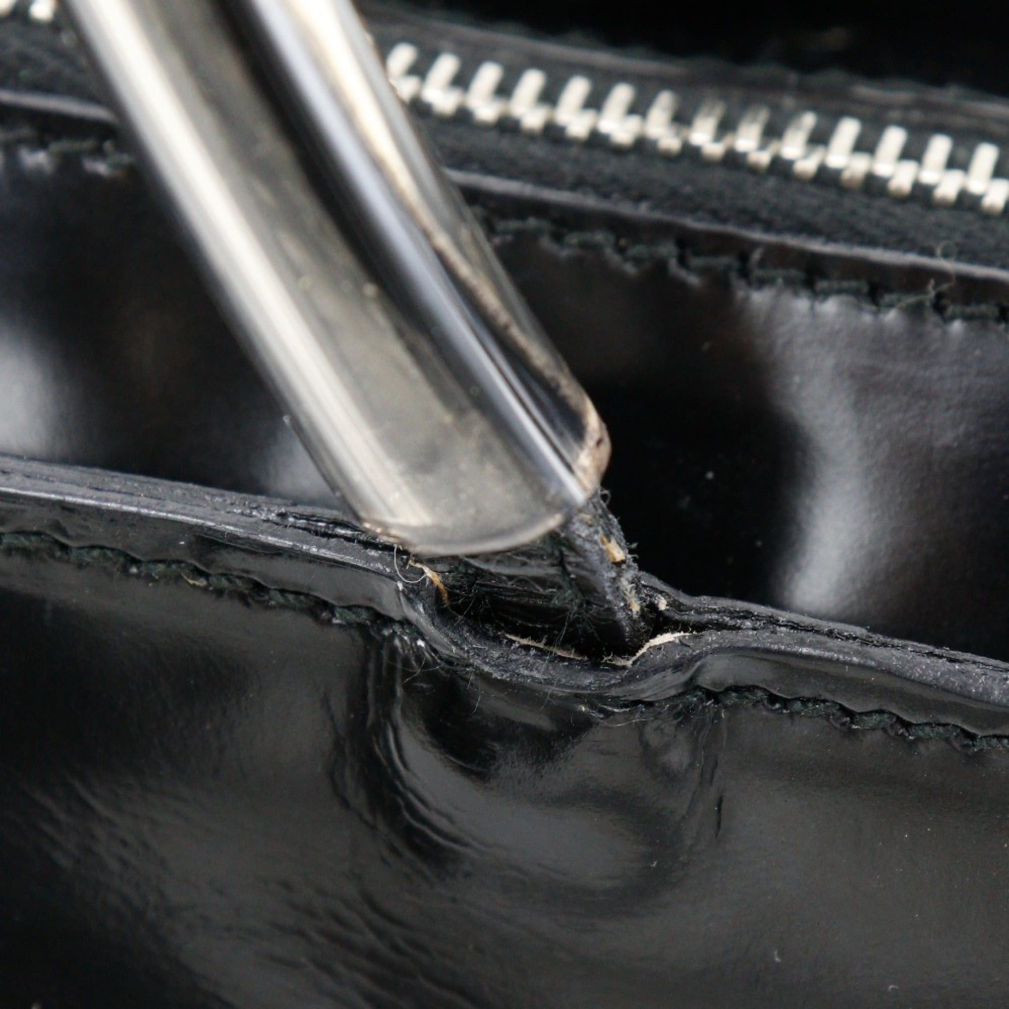 Salvatore Ferragamo Salvatore Ferragamo Tote Bag BZ-21 7255 Patent Leather/Vinyl Black A5 Zipper Women's Size ONE SIZE - 16 Thumbnail