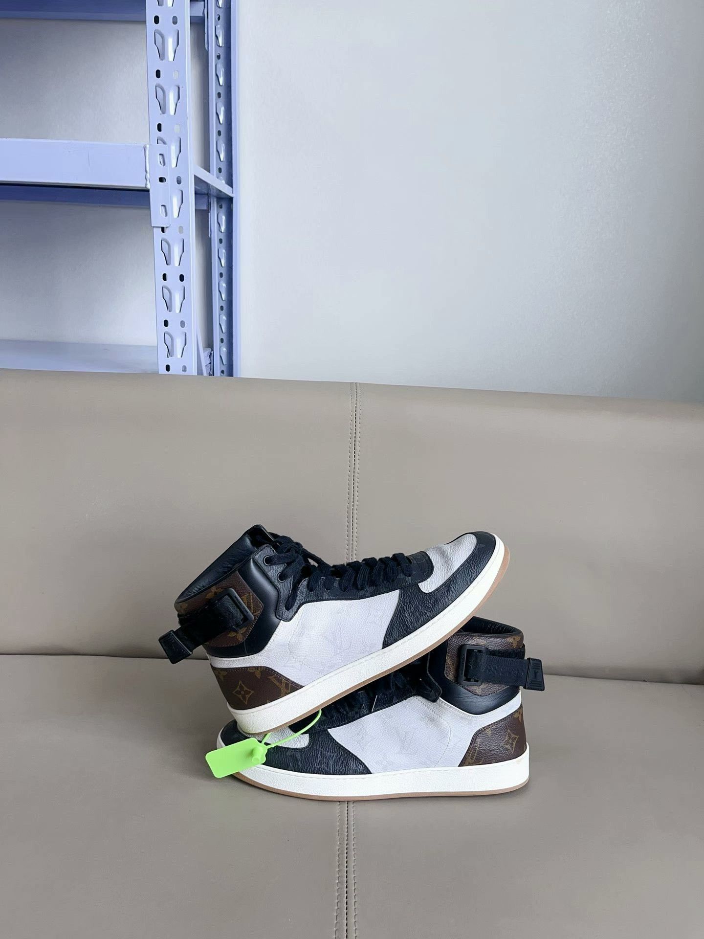 Louis Vuitton louis vuitton lv rivoli high-top sneakers Size US 10 / EU 43 - 6 Thumbnail