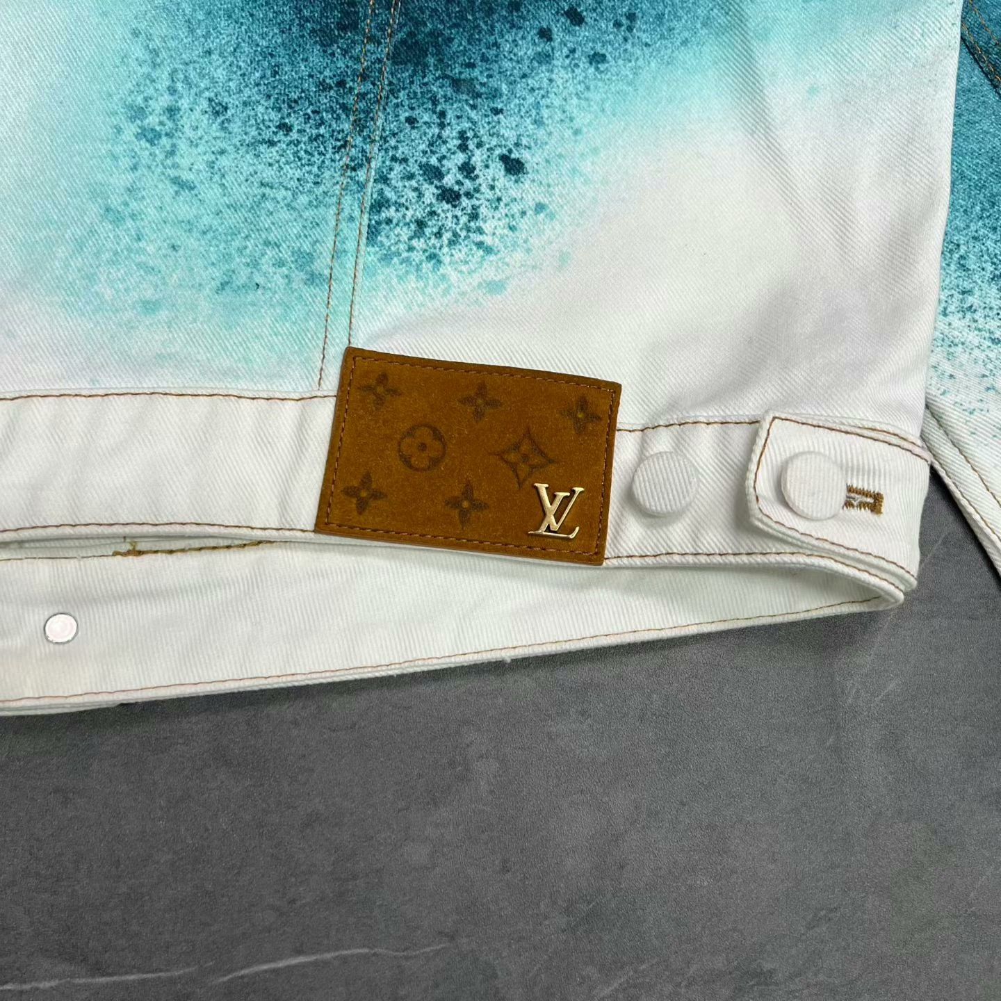 Louis Vuitton louis vuitton denim jacket with artistic dye Size US S / EU 44-46 / 1 - 6 Thumbnail