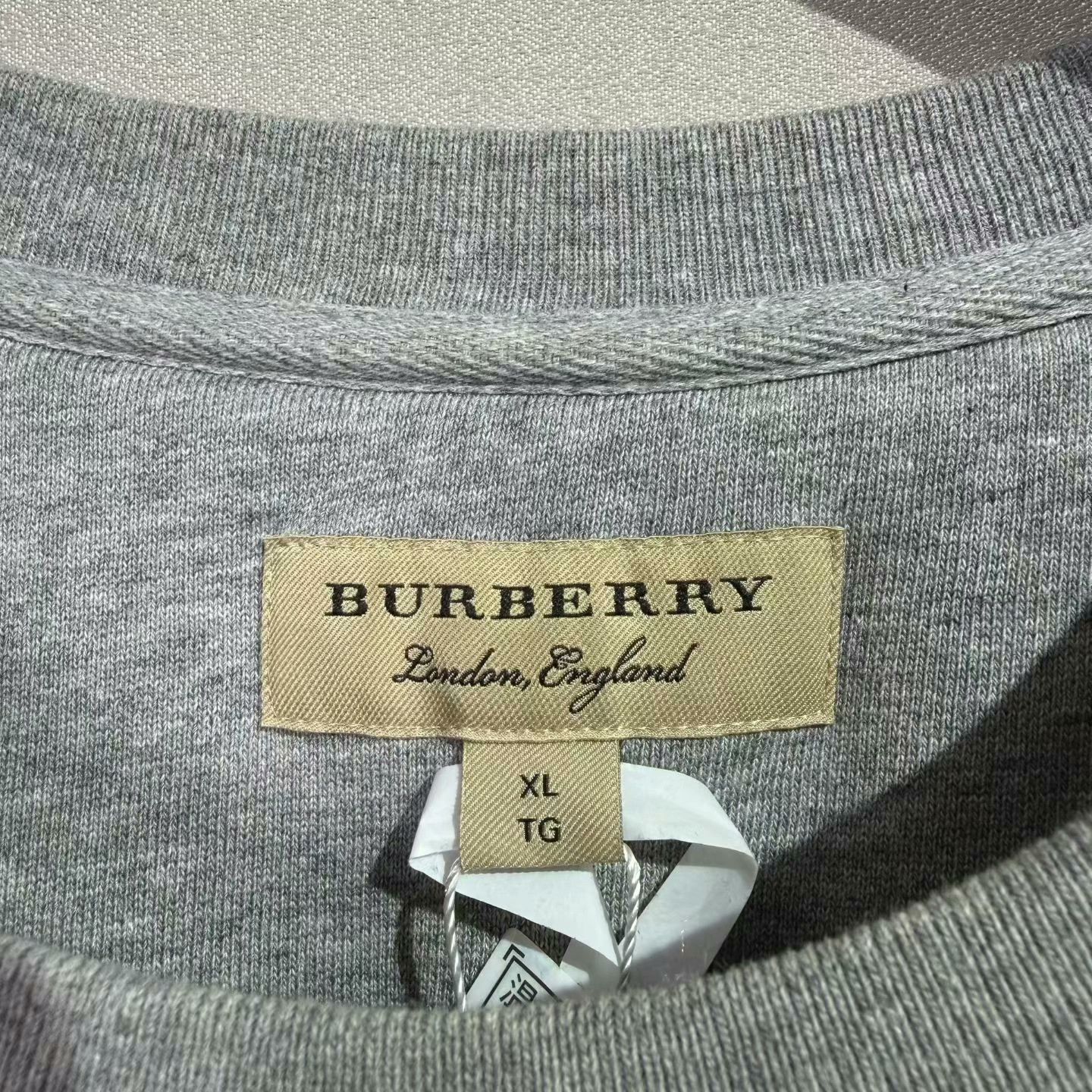 Burberry Burberry Graphic Long Sleeve Sweatshirt XL Size US XL / EU 56 / 4 - 4 Thumbnail