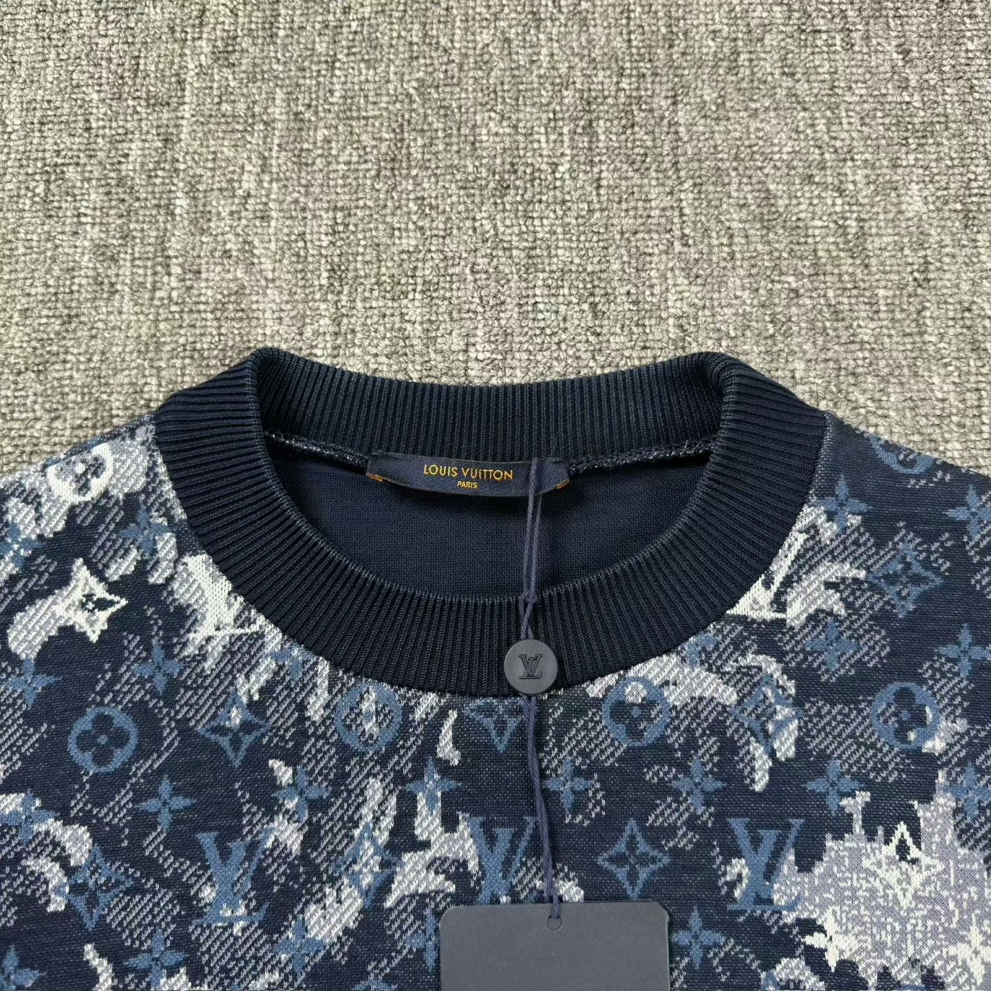 Louis Vuitton louis vuitton floral print sweatshirt size M Size US M / EU 48-50 / 2 - 3 Thumbnail
