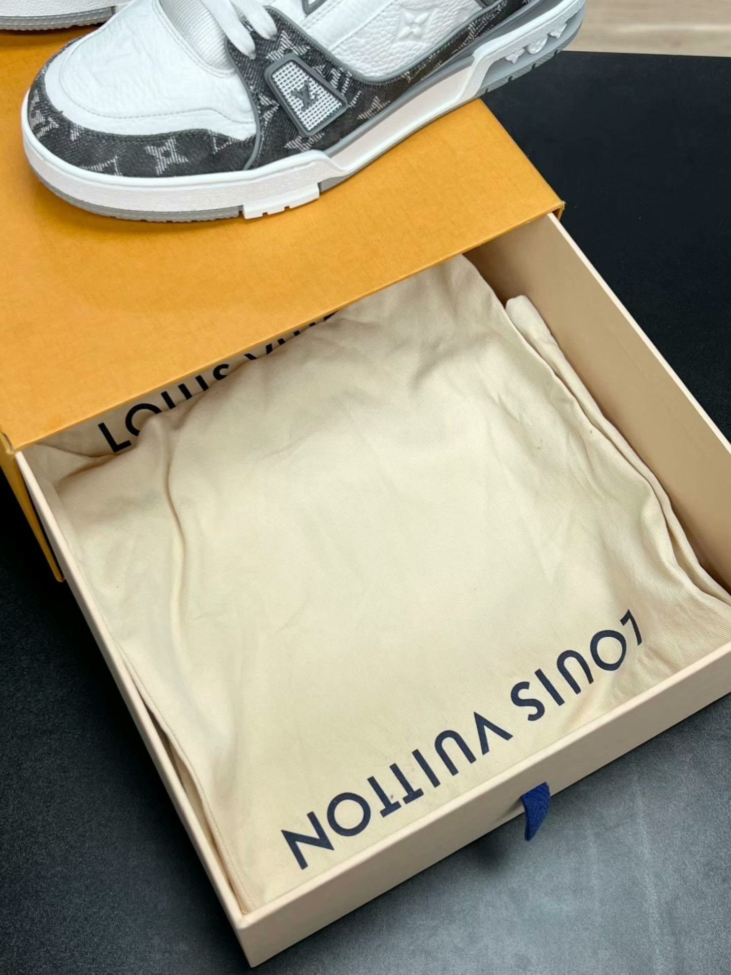 Louis Vuitton lv trainer gray and white sneakers Size US 7 / EU 40 - 8 Thumbnail