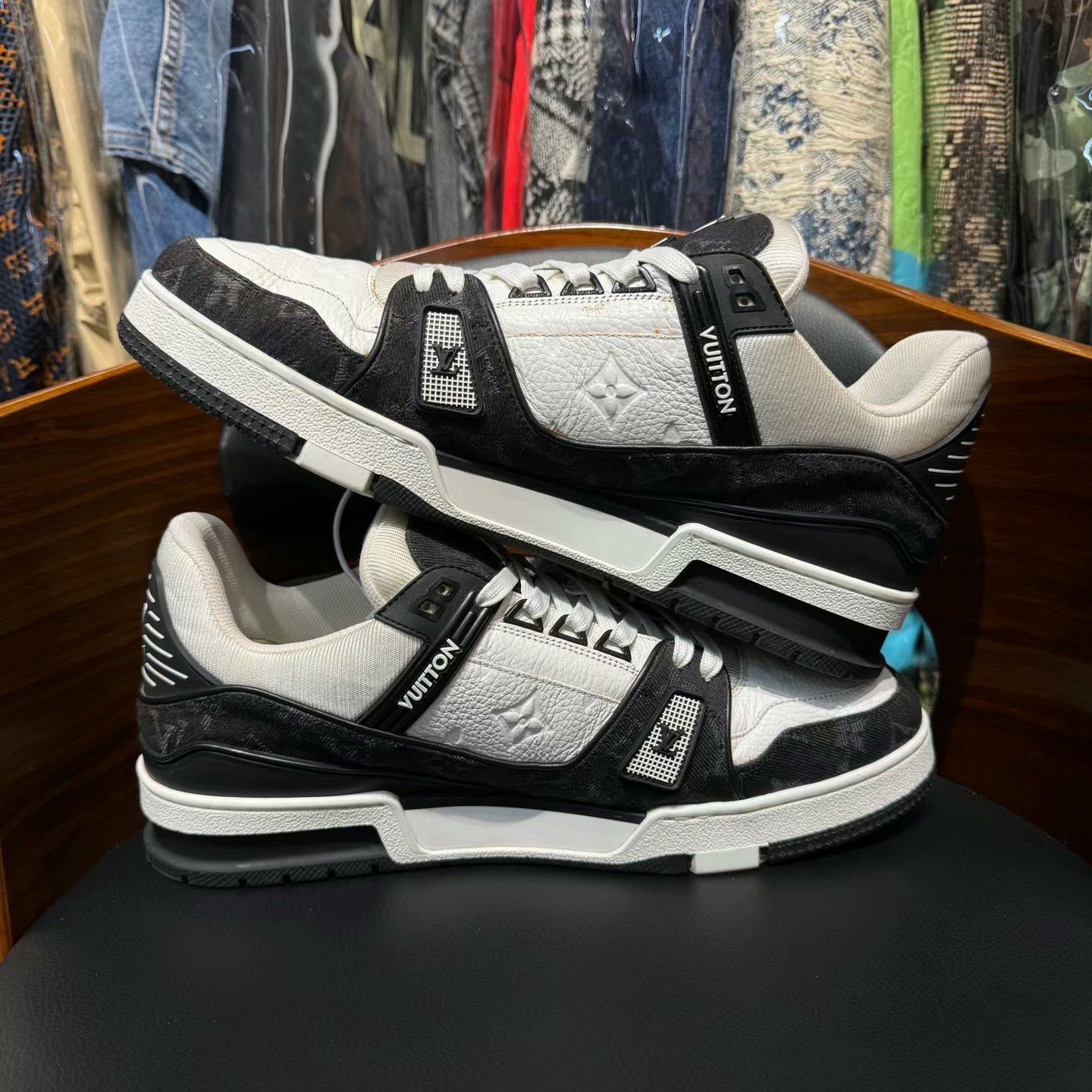 Louis Vuitton lv trainer black and white sneakers Size US 9.5 / EU 42-43 - 7 Thumbnail