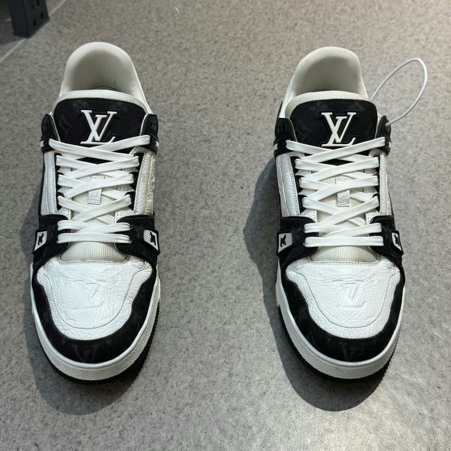 Louis Vuitton lv trainer black and white sneakers Size US 9.5 / EU 42-43 - 5 Thumbnail