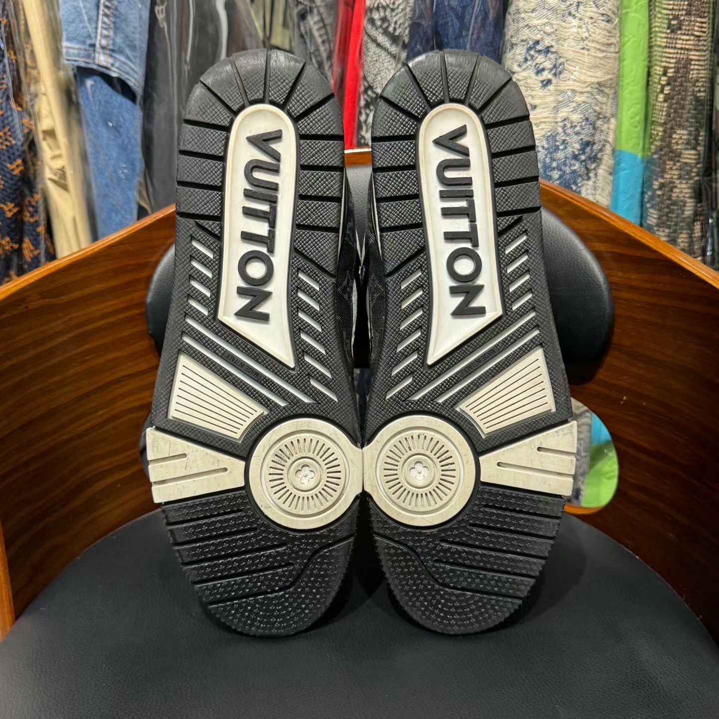 Louis Vuitton lv trainer black and white sneakers Size US 9.5 / EU 42-43 - 9 Thumbnail