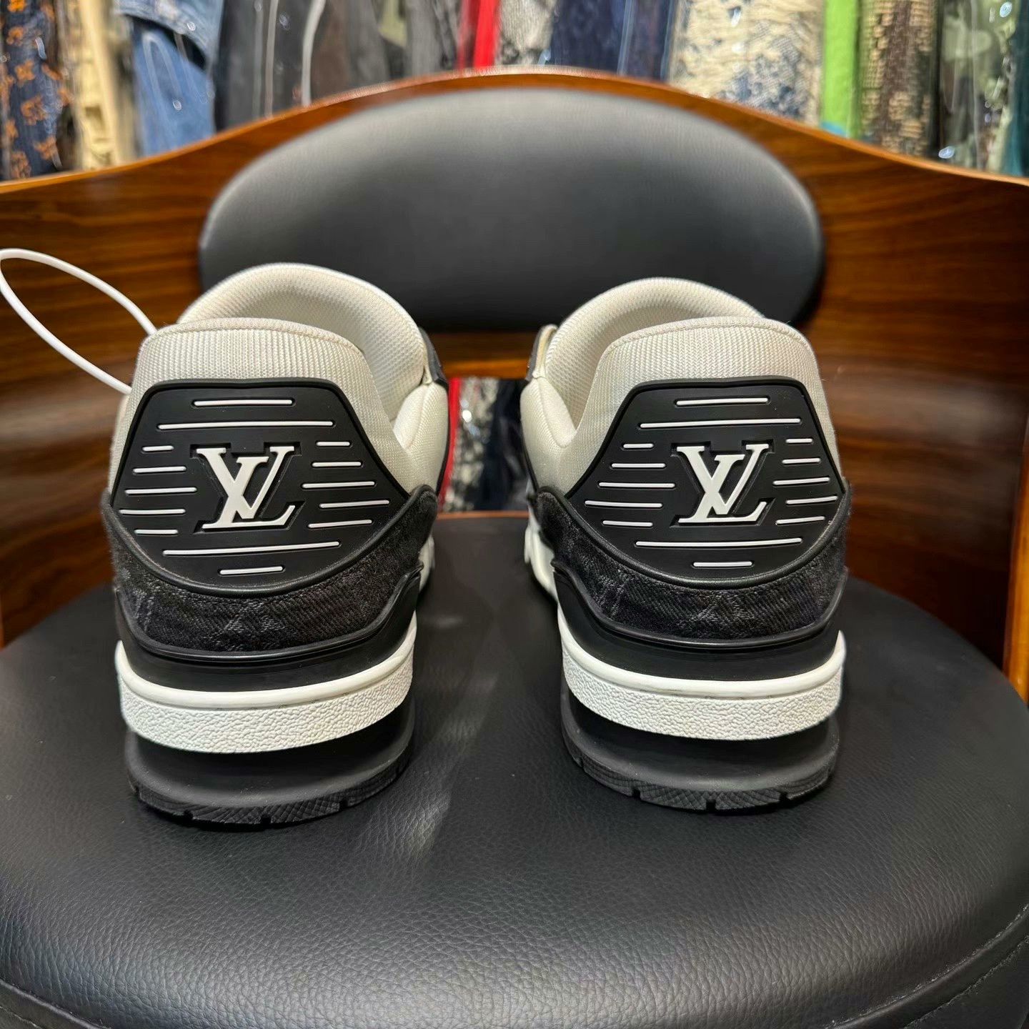Louis Vuitton lv trainer black and white sneakers Size US 9.5 / EU 42-43 - 3 Thumbnail