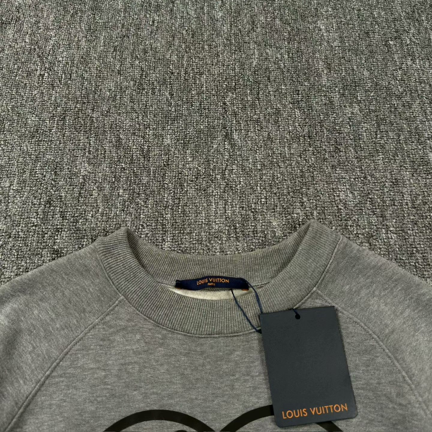 Louis Vuitton lv nigo collaboration heart design gray sweatshirt Size US M / EU 48-50 / 2 - 3 Thumbnail