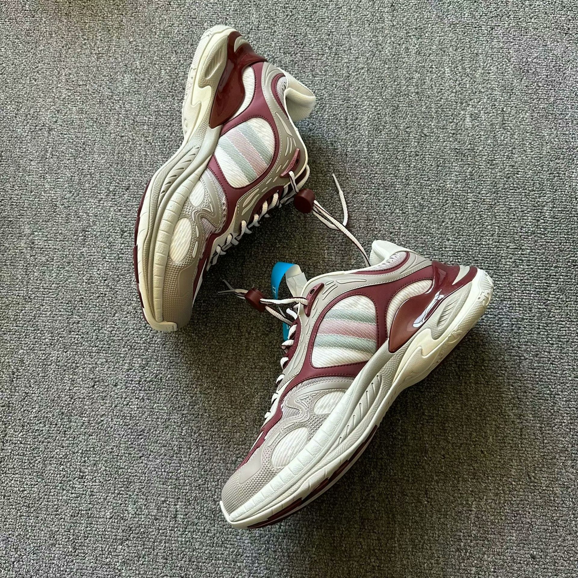 Gucci gucci run2.0 sneakers size 41/42.5 Size US 10.5 / EU 43-44 - 5 Thumbnail
