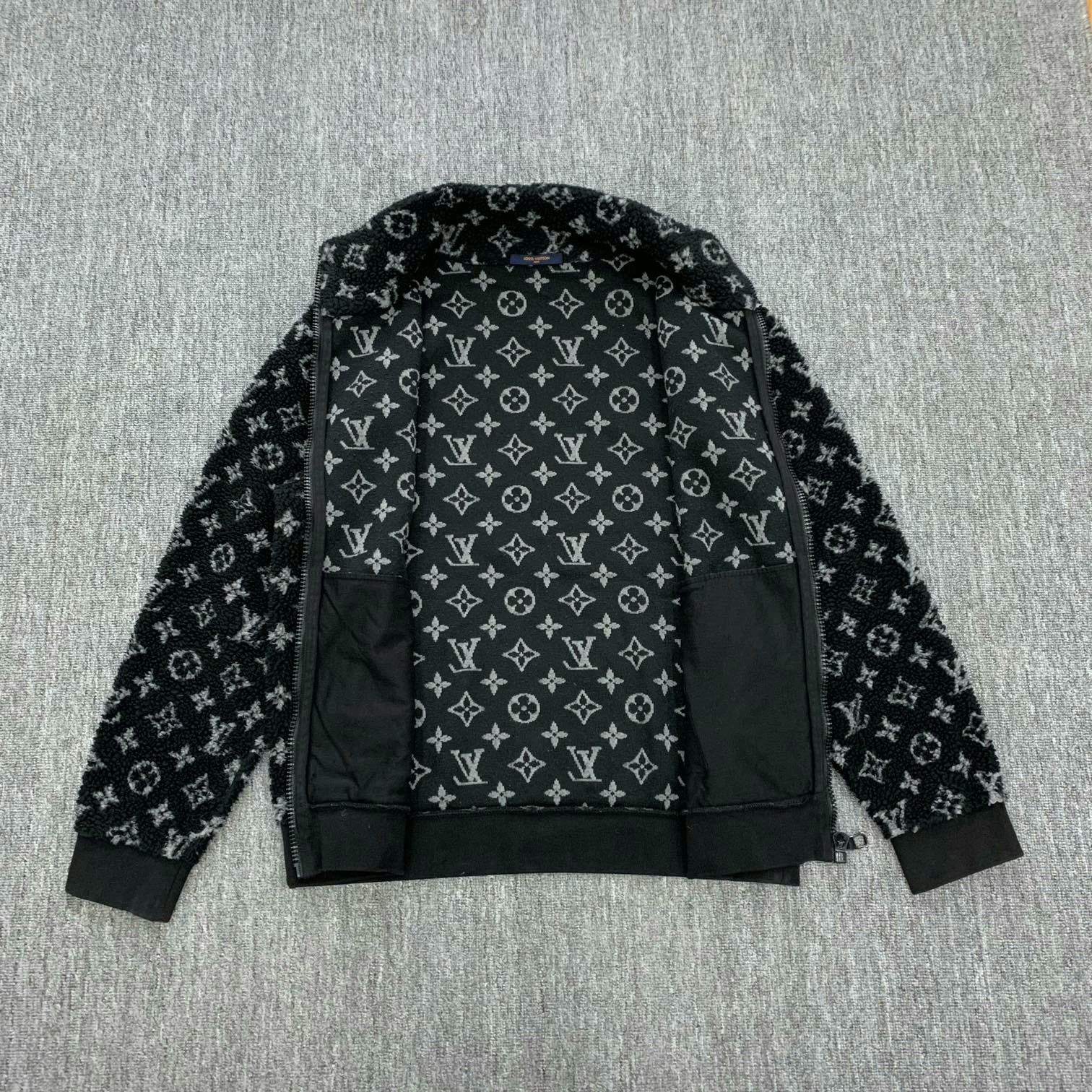 Louis Vuitton lv black patterned teddy jacket size xl Size US XL / EU 56 / 4 - 5 Thumbnail