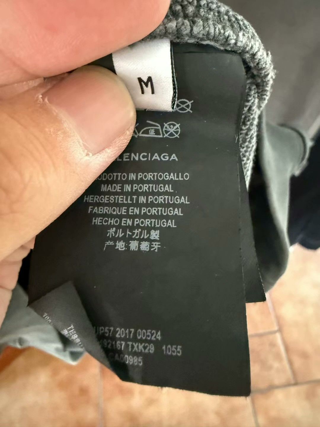 Balenciaga balenciaga logo sweatshirt in washed black Size US M / EU 48-50 / 2 - 4 Thumbnail