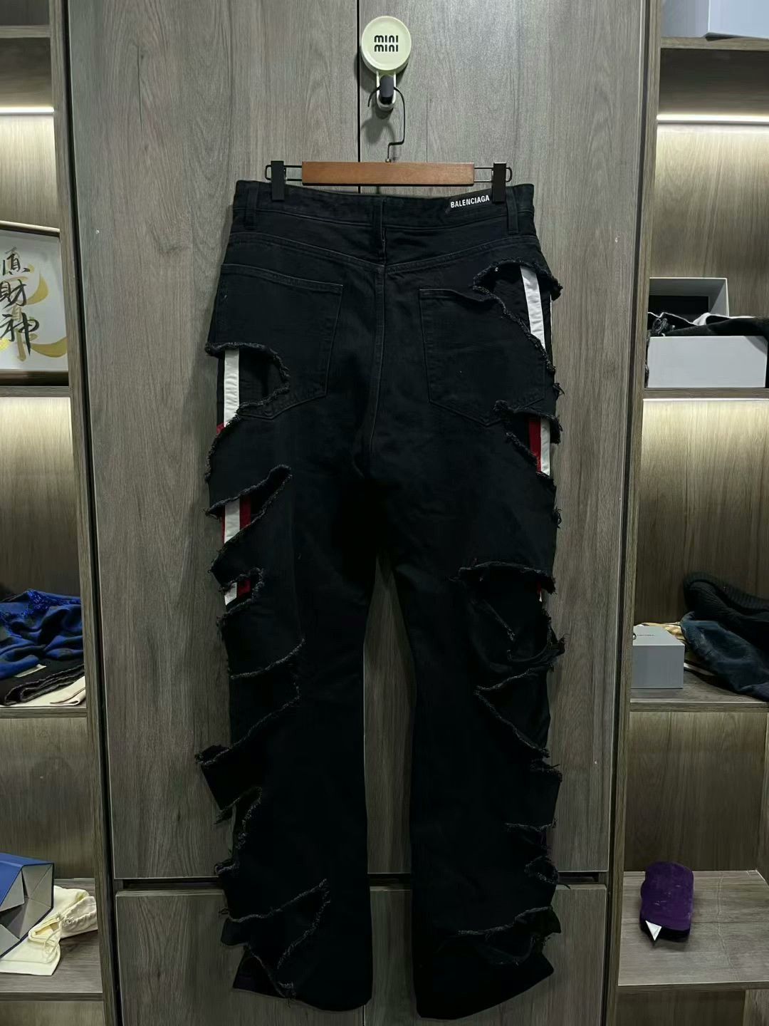 Balenciaga balenciaga black red embroidered distressed jeans Size US 30 / EU 46 - 6 Thumbnail