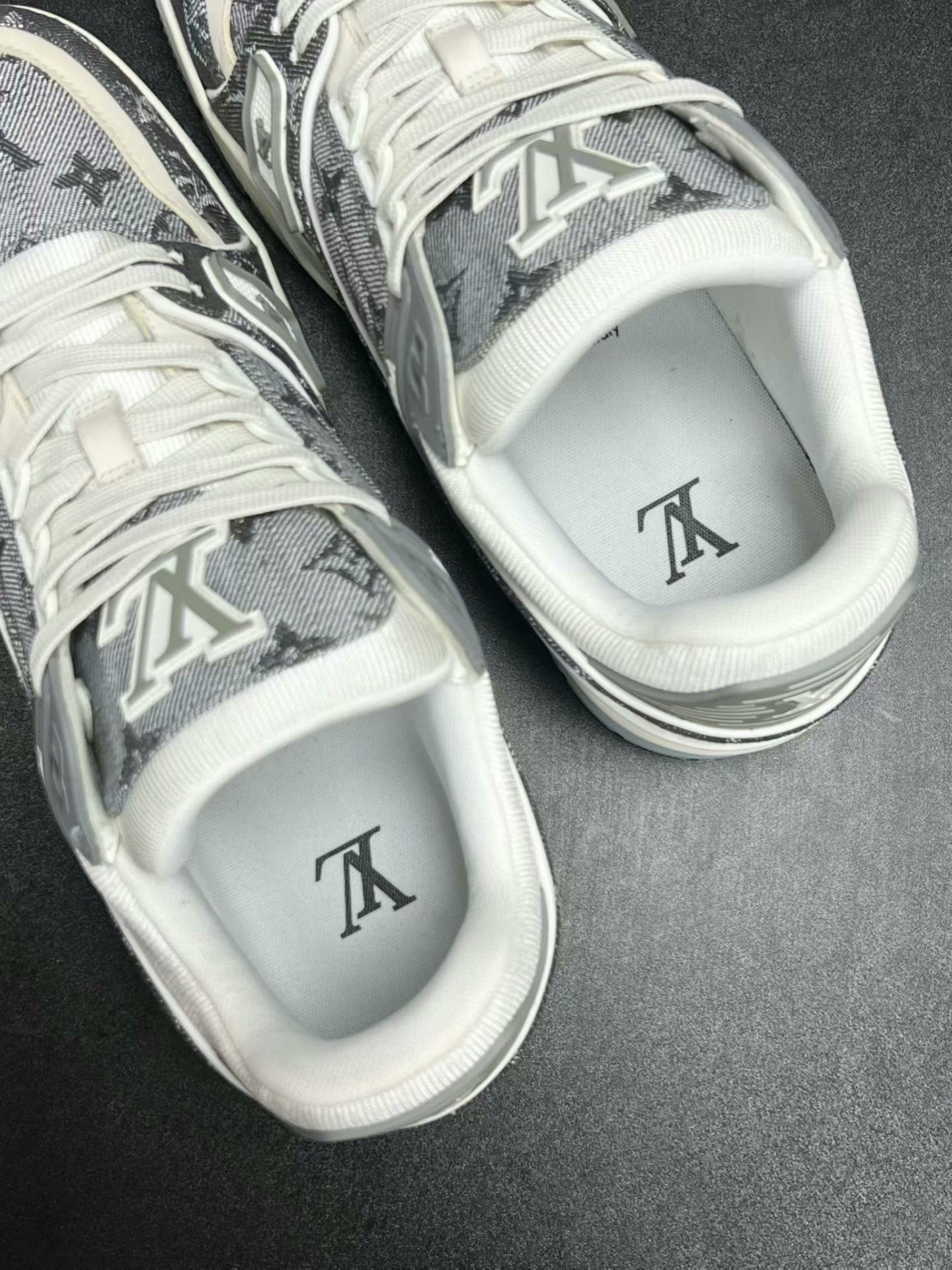 Louis Vuitton lv trainer gray and white sneakers uk7 Size US 7 / EU 40 - 4 Thumbnail