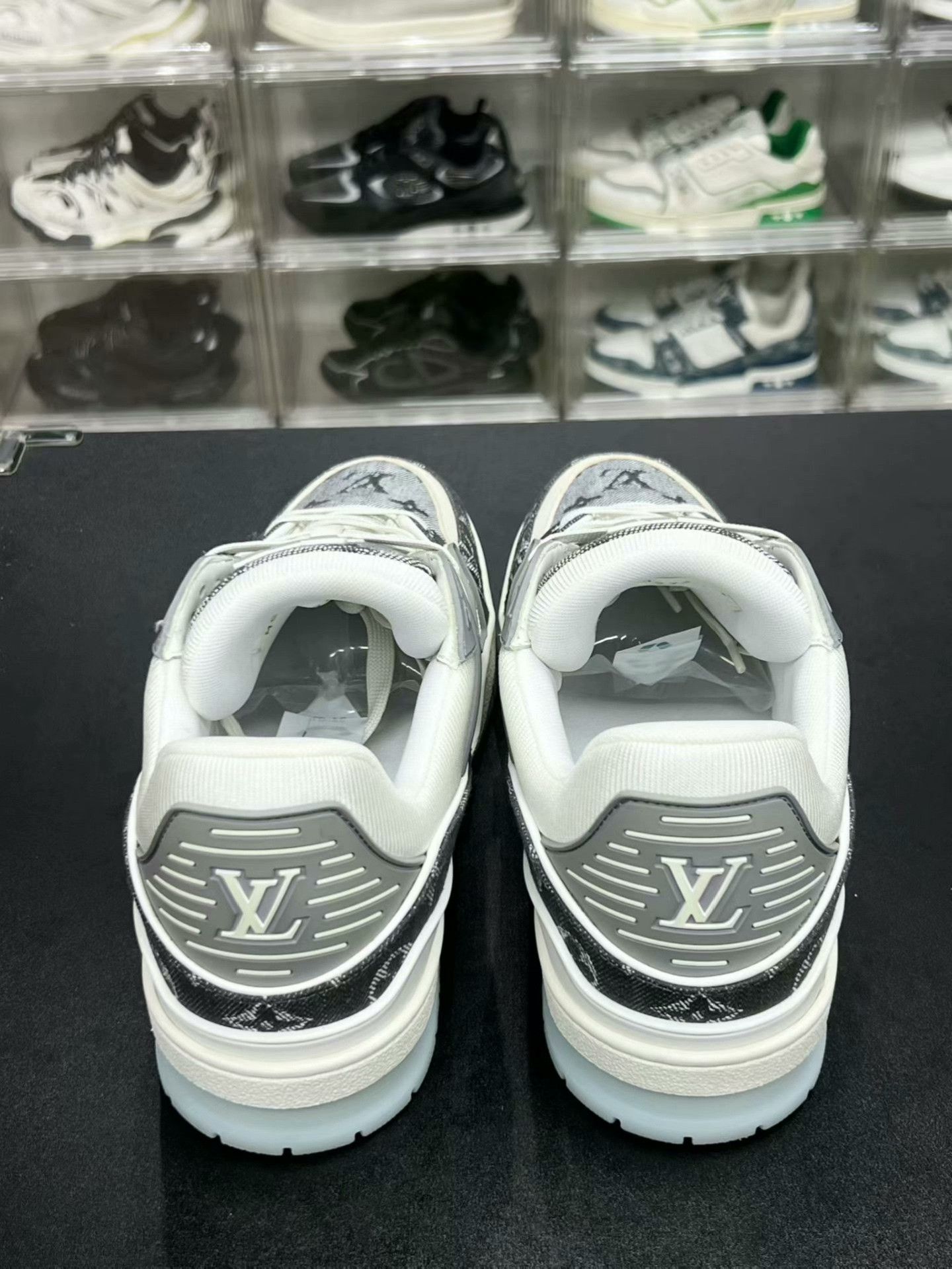 Louis Vuitton lv trainer gray and white sneakers uk7 Size US 7 / EU 40 - 7 Thumbnail