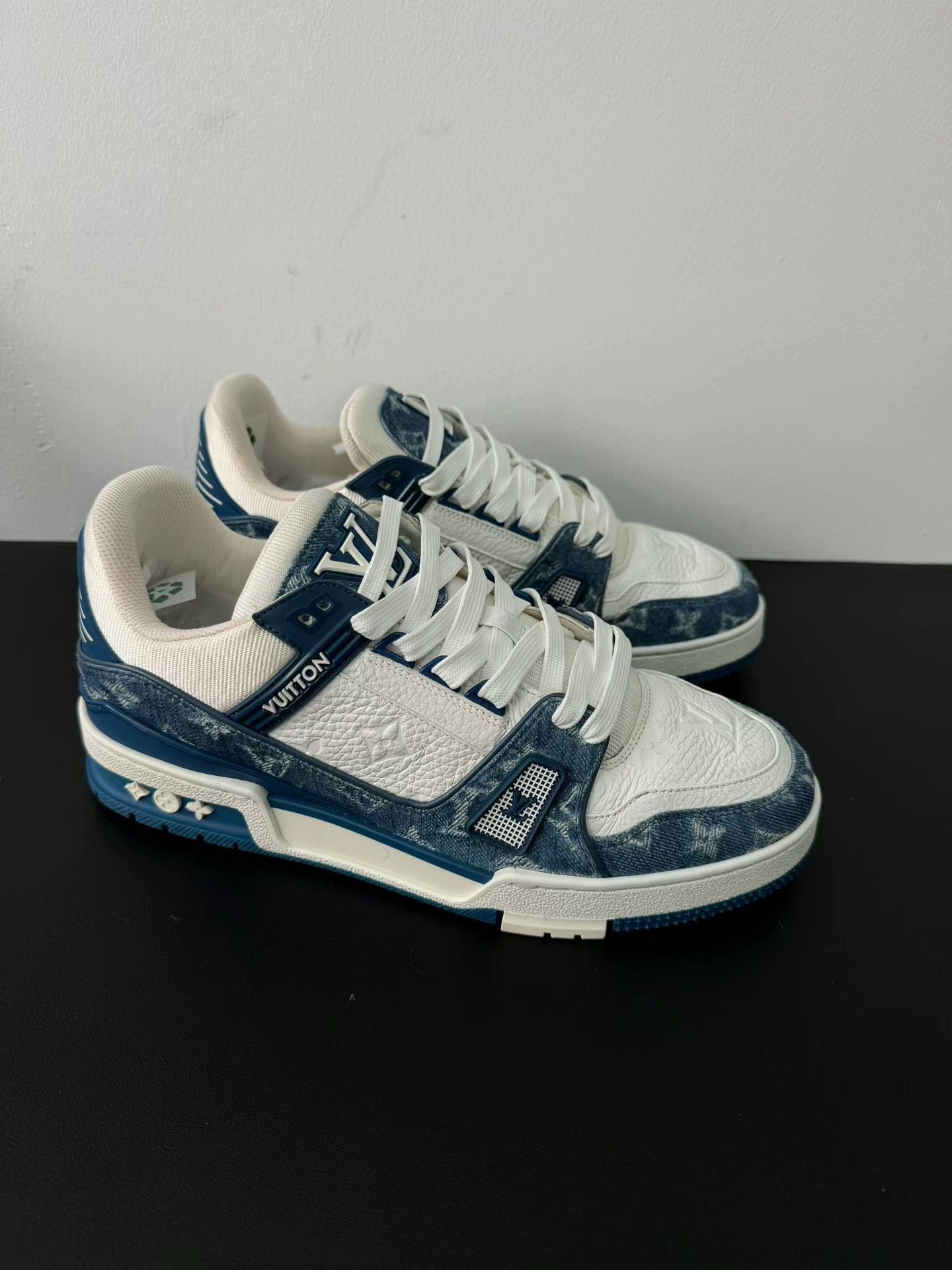 Louis Vuitton lv trainer blue and white sneaker Size US 7 / EU 40 - 3 Thumbnail