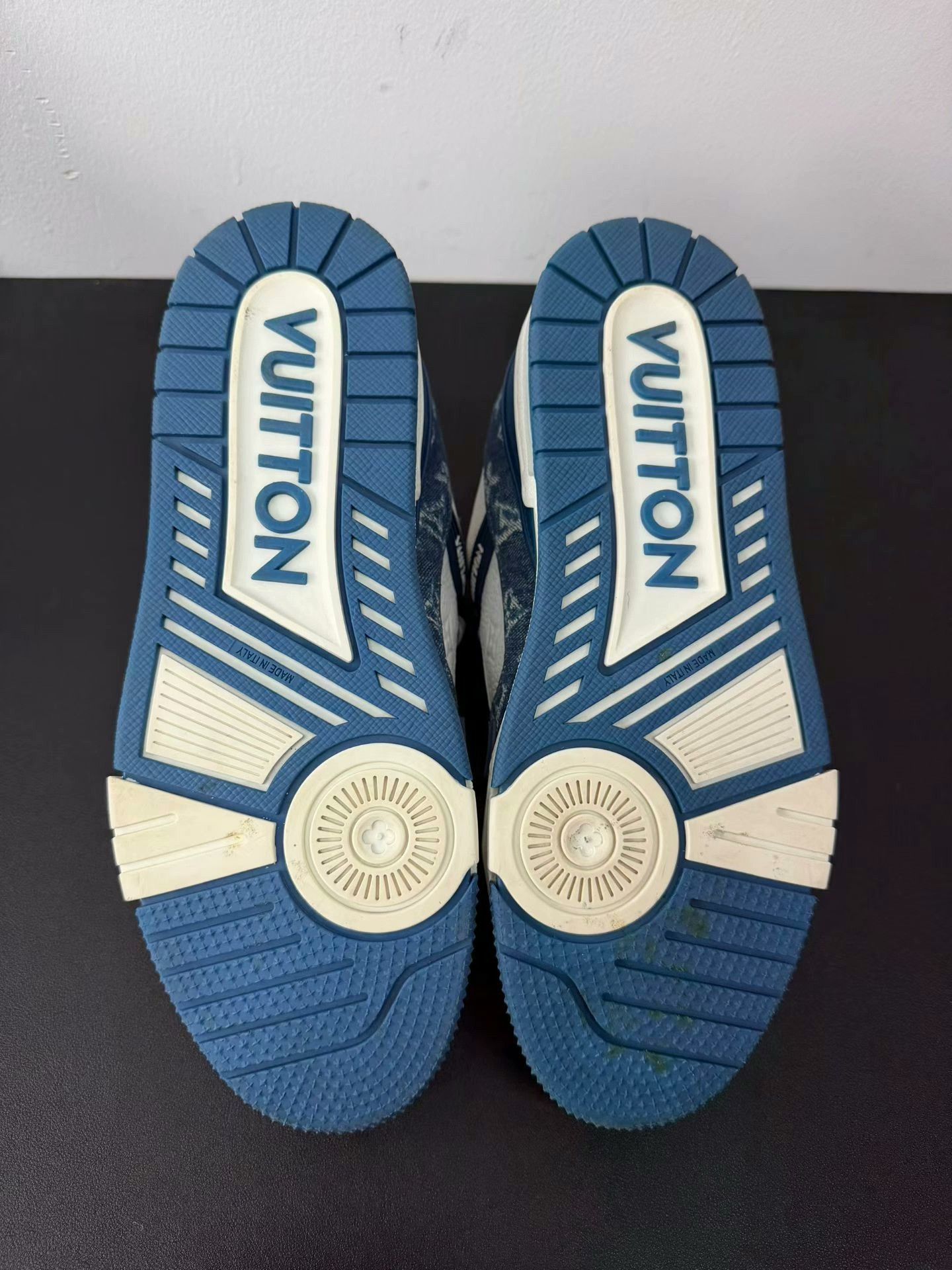 Louis Vuitton lv trainer blue and white sneaker Size US 7 / EU 40 - 7 Thumbnail